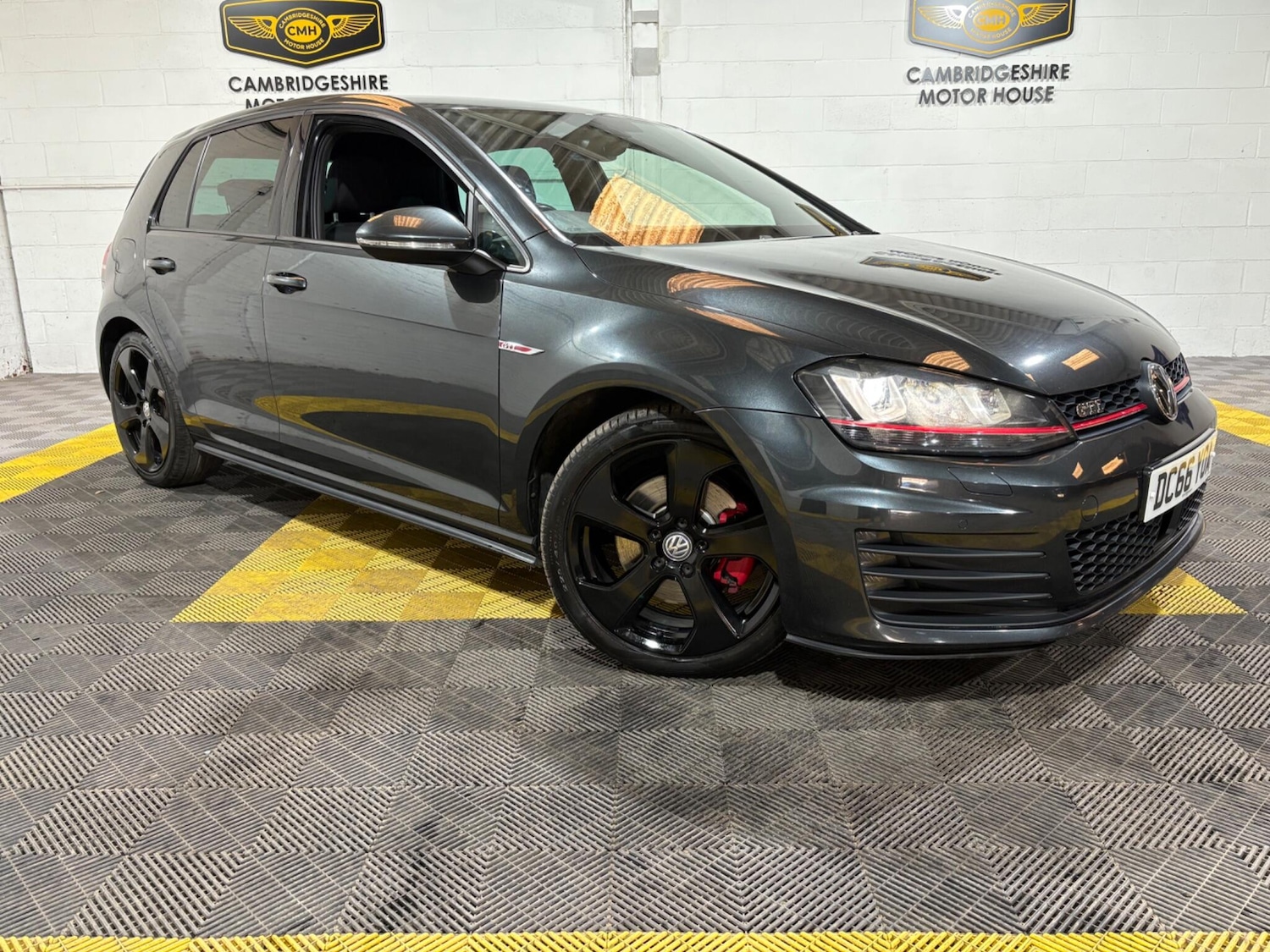 Used Volkswagen Golf 2017 for sale - 77050168: Photo 1