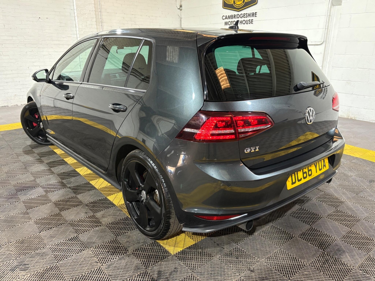 Used Volkswagen Golf 2017 for sale - 77050168: Photo 2