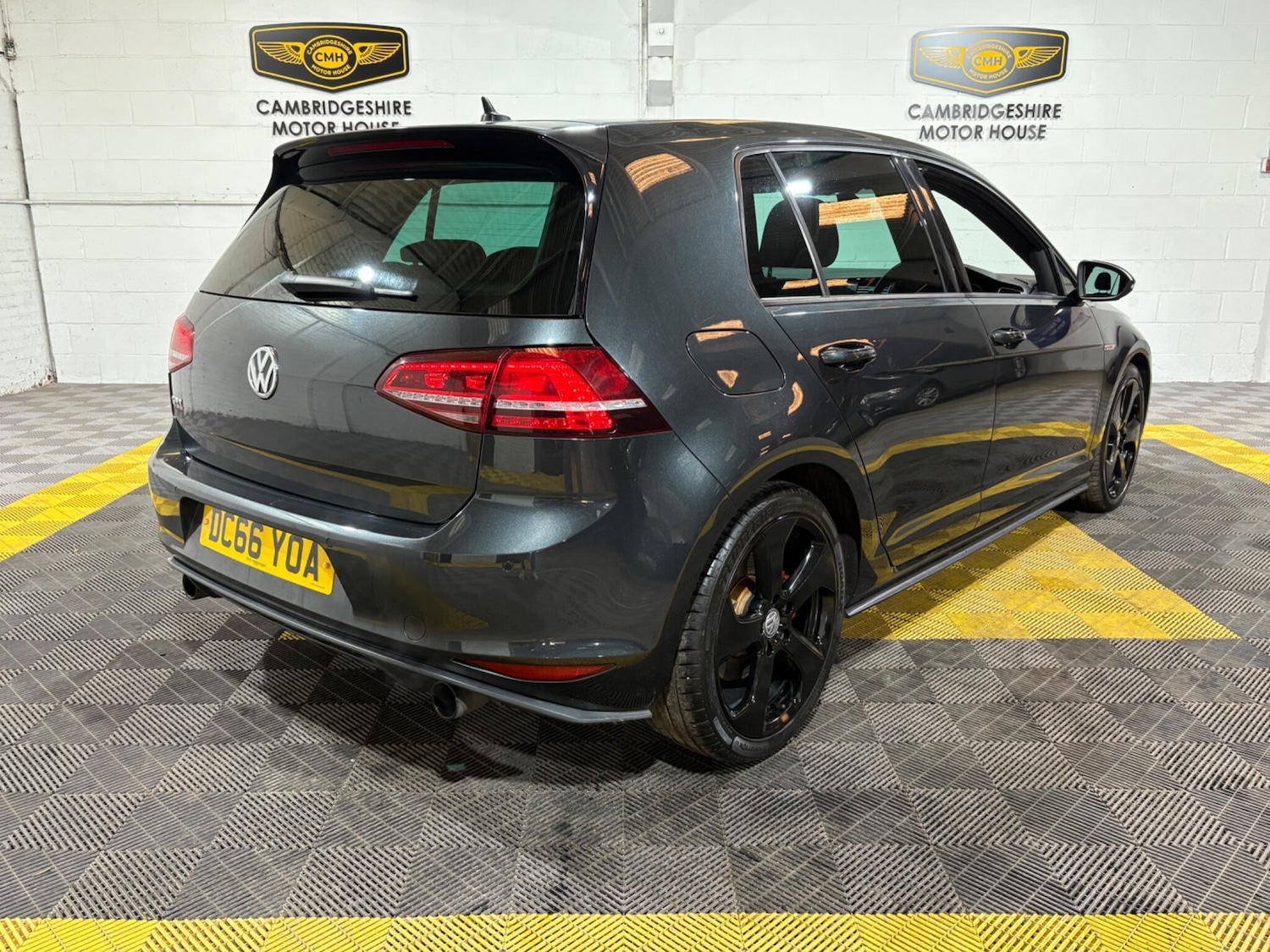 Used Volkswagen Golf 2017 for sale - 77050168: Photo 3