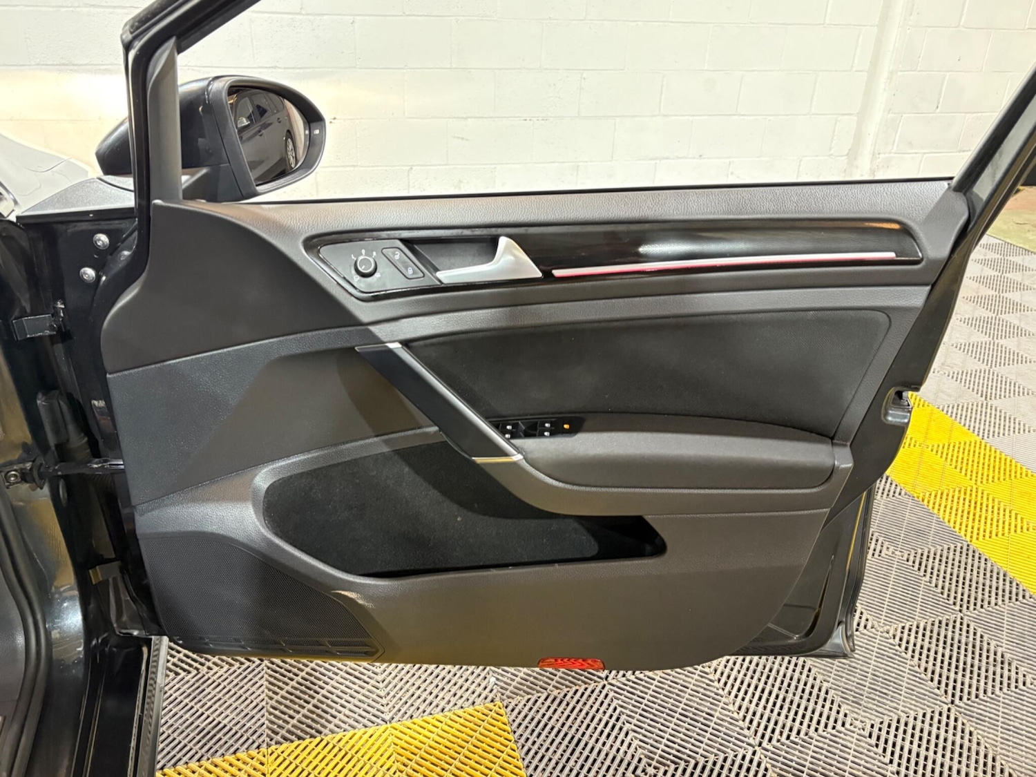 Used Volkswagen Golf 2017 for sale - 77050168: Photo 35