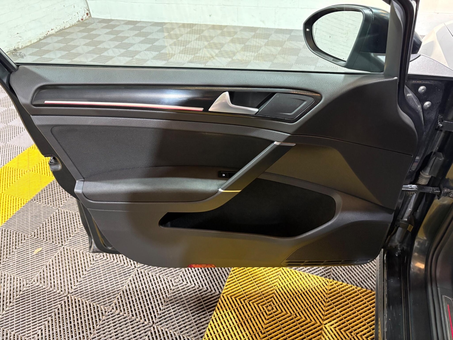 Used Volkswagen Golf 2017 for sale - 77050168: Photo 64