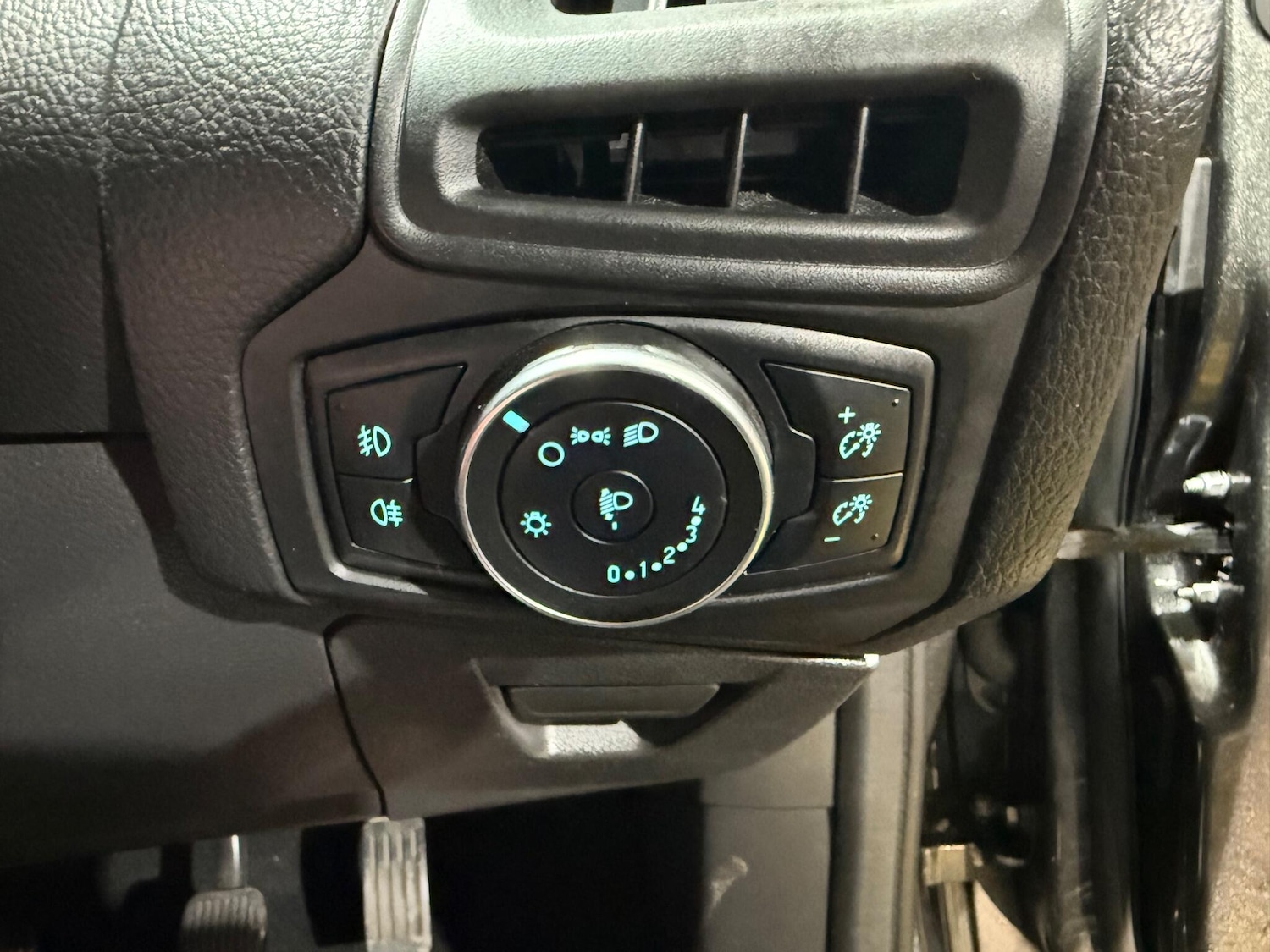 Used Ford Focus 2017 for sale - 76499879: Photo 30