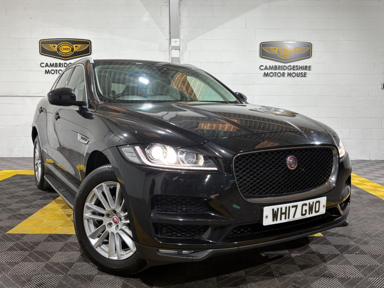 Used Jaguar F-Pace 2017 for sale - 76179801: Photo 1