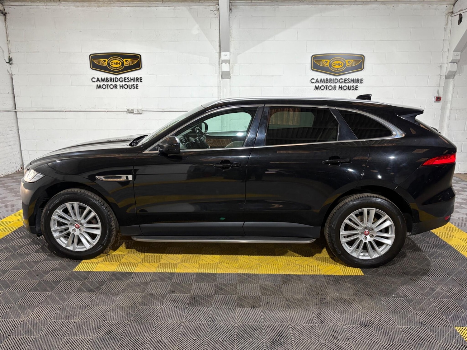 Used Jaguar F-Pace 2017 for sale - 76179801: Photo 11