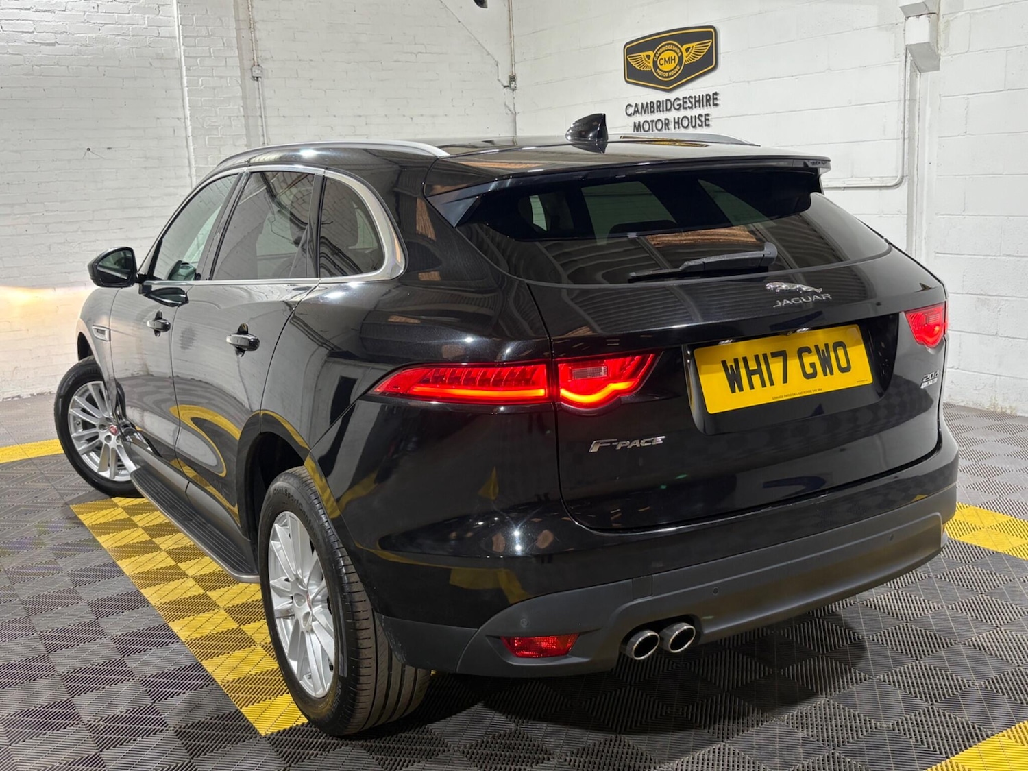 Used Jaguar F-Pace 2017 for sale - 76179801: Photo 2