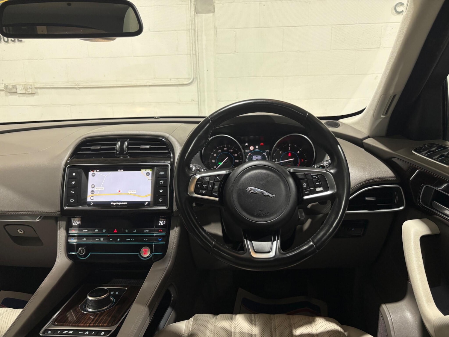 Used Jaguar F-Pace 2017 for sale - 76179801: Photo 26