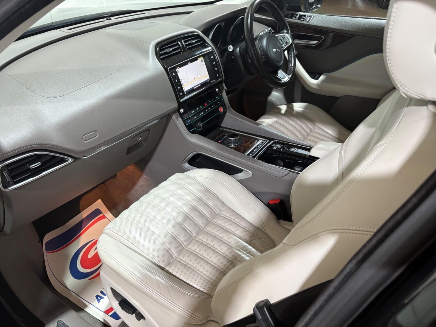 Used Jaguar F-Pace 2017 for sale - 76179801: Photo 37