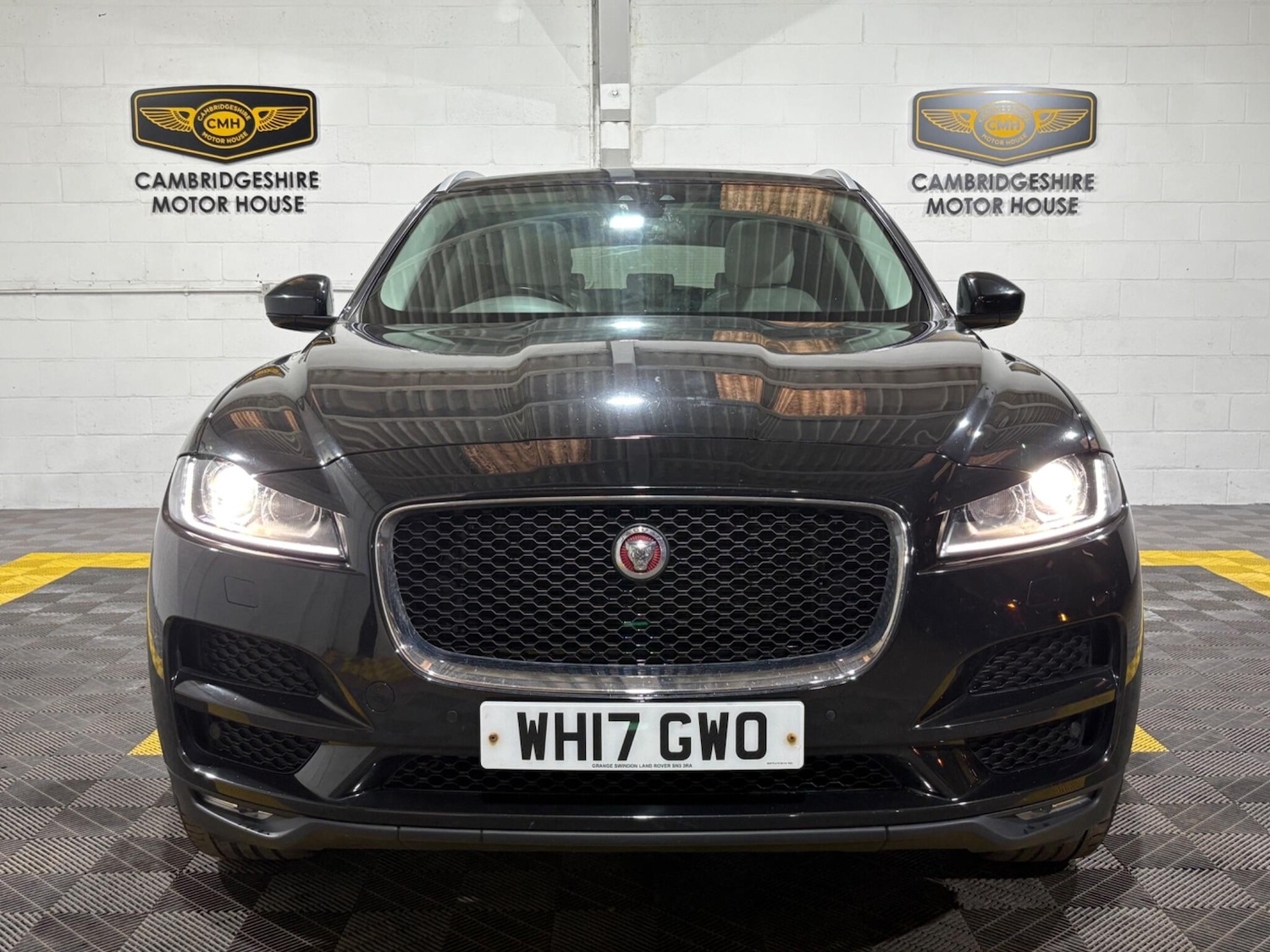Used Jaguar F-Pace 2017 for sale - 76179801: Photo 4