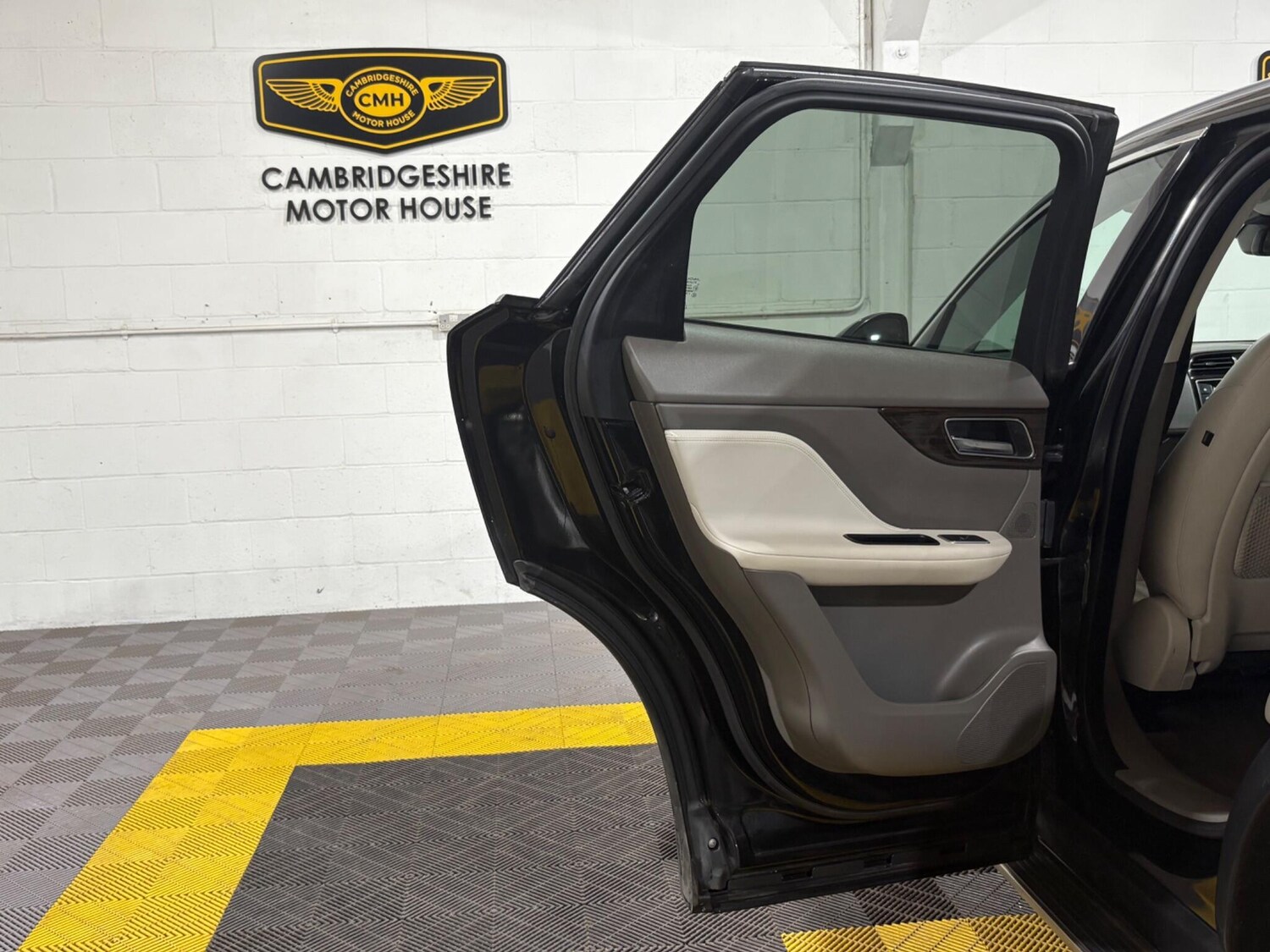 Used Jaguar F-Pace 2017 for sale - 76179801: Photo 41