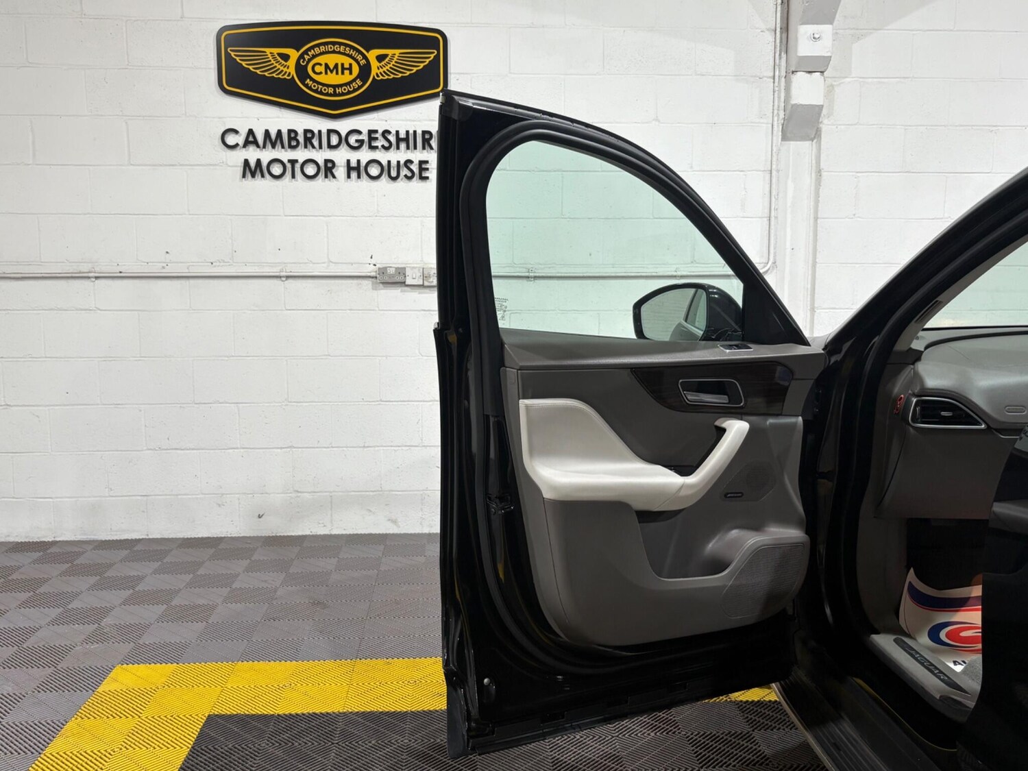 Used Jaguar F-Pace 2017 for sale - 76179801: Photo 42