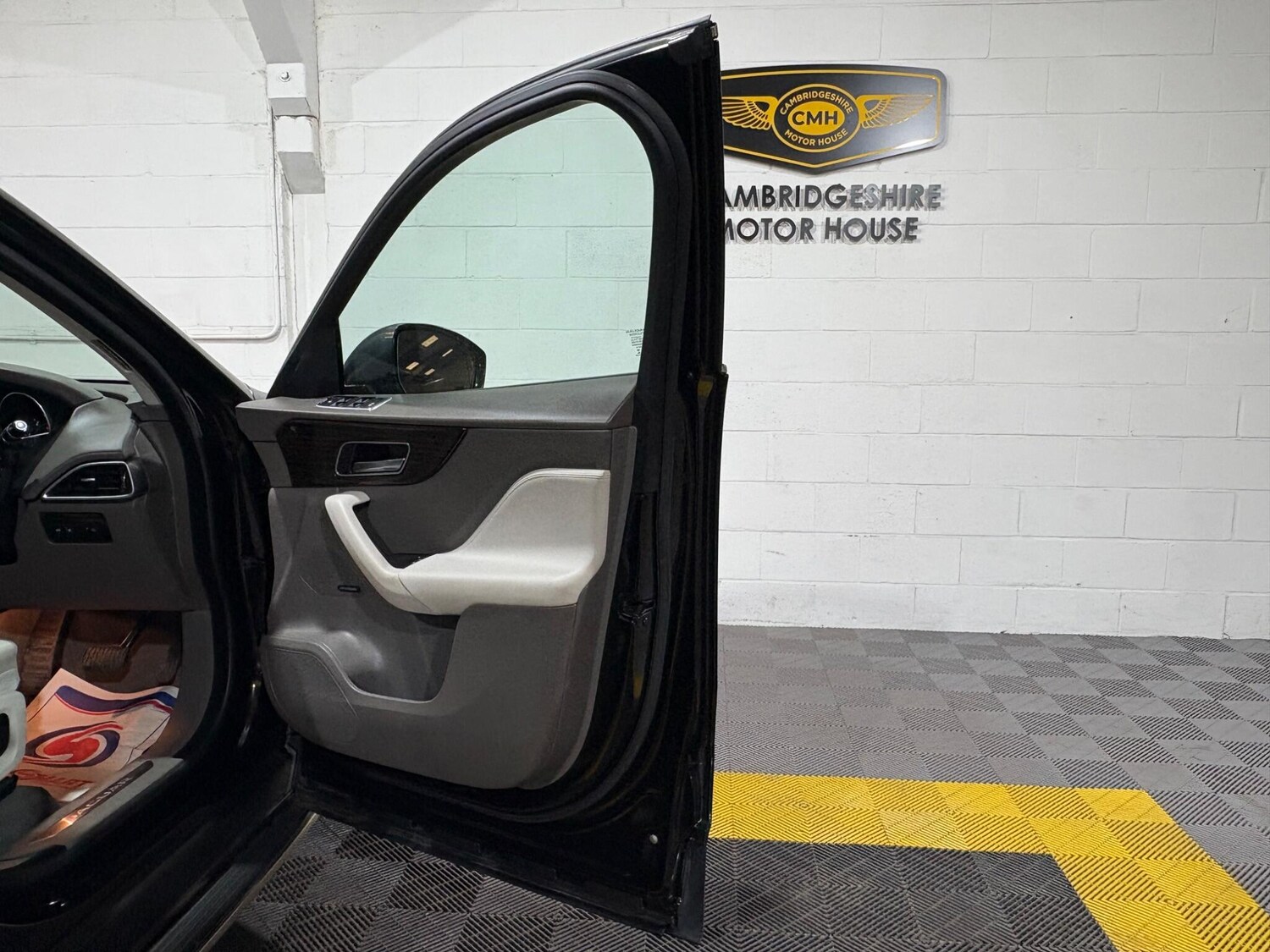 Used Jaguar F-Pace 2017 for sale - 76179801: Photo 50