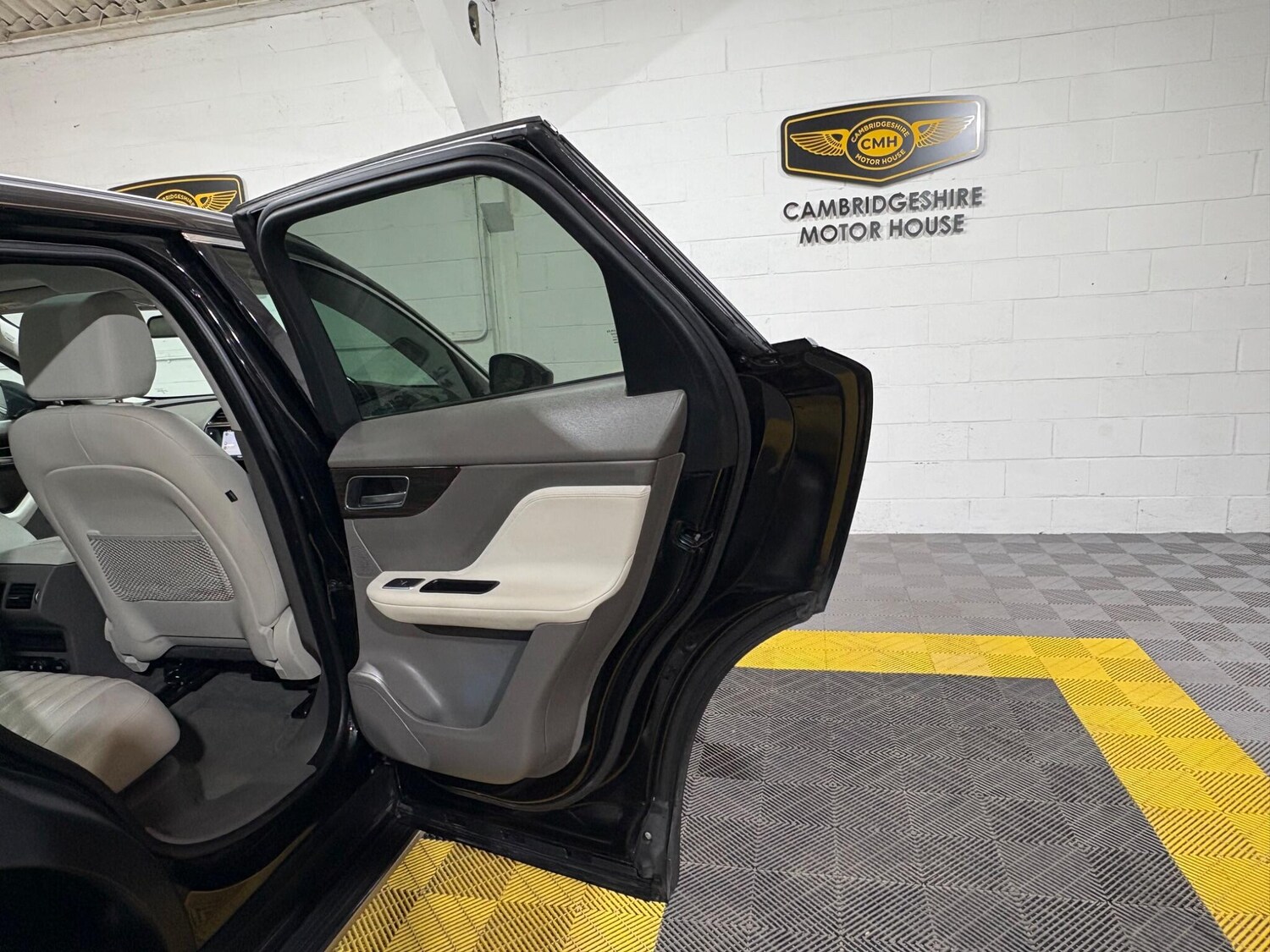 Used Jaguar F-Pace 2017 for sale - 76179801: Photo 51