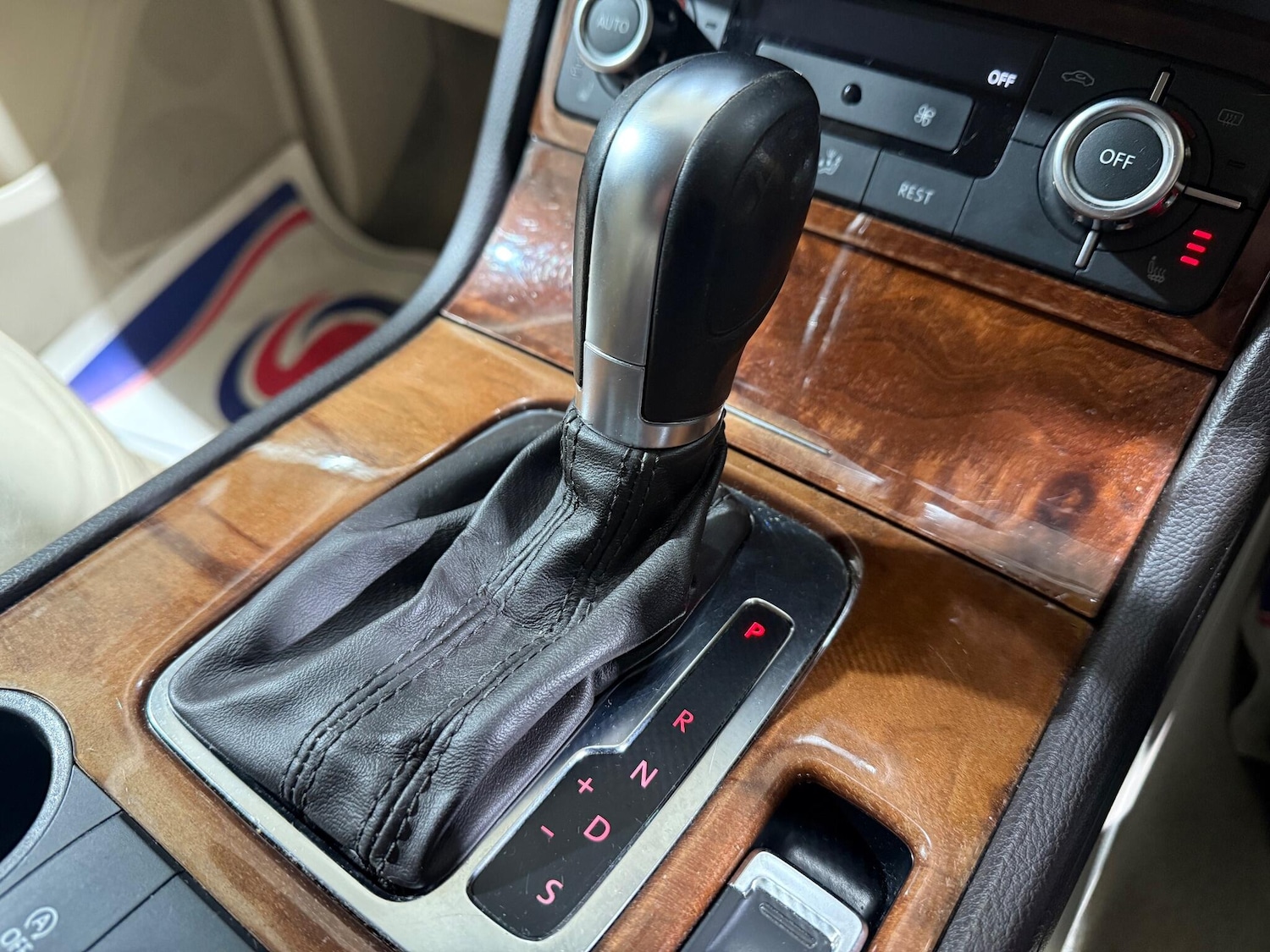 Used Volkswagen Touareg 2011 for sale - 76839356: Photo 21