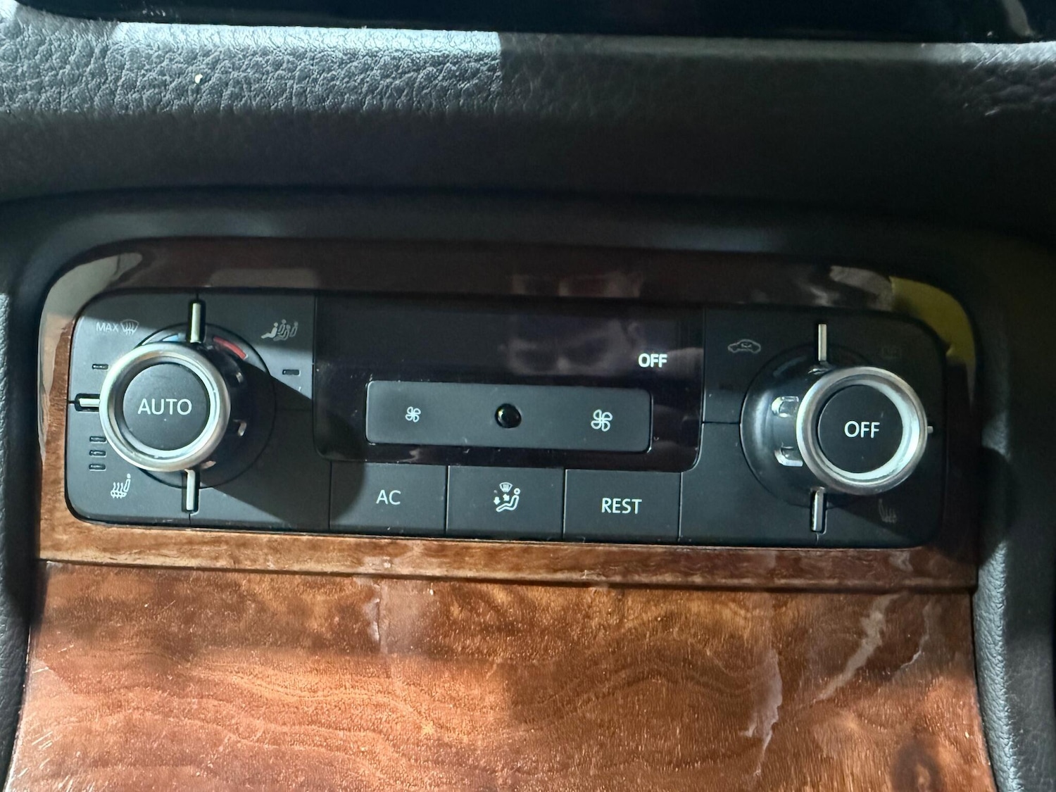 Used Volkswagen Touareg 2011 for sale - 76839356: Photo 26