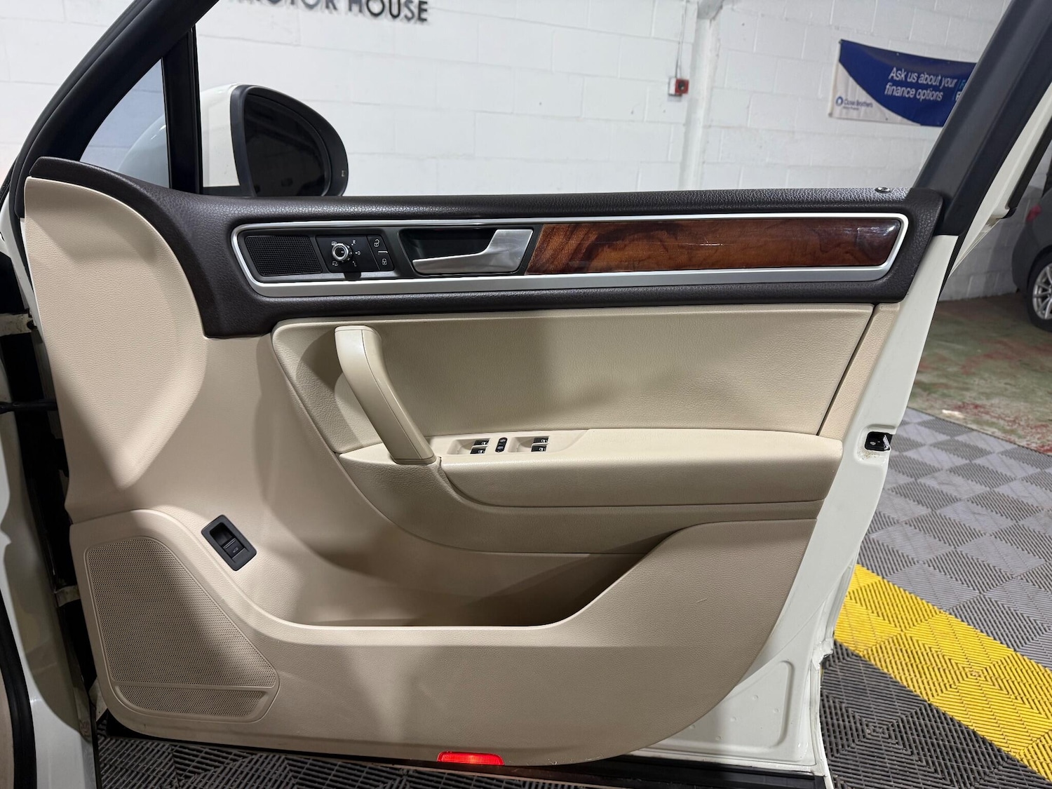 Used Volkswagen Touareg 2011 for sale - 76839356: Photo 43