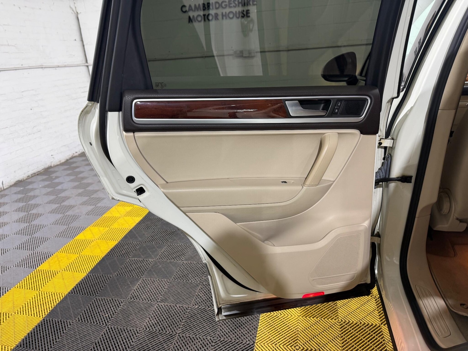 Used Volkswagen Touareg 2011 for sale - 76839356: Photo 54