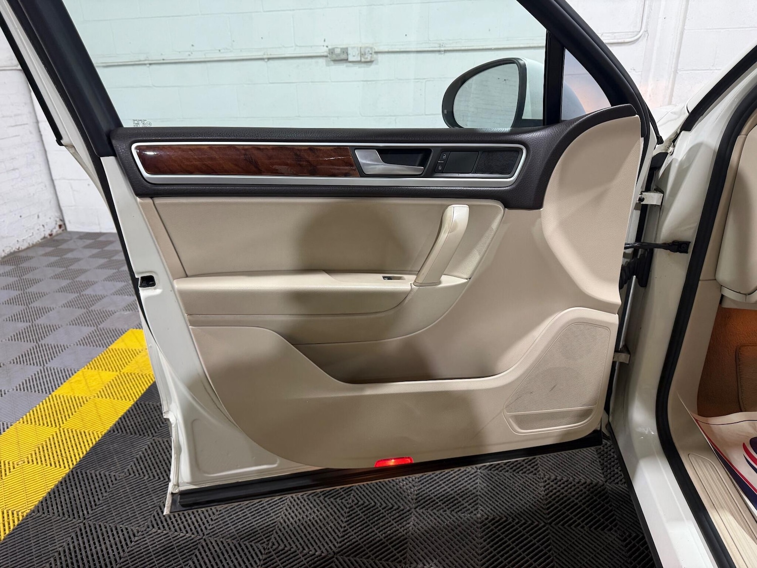 Used Volkswagen Touareg 2011 for sale - 76839356: Photo 59