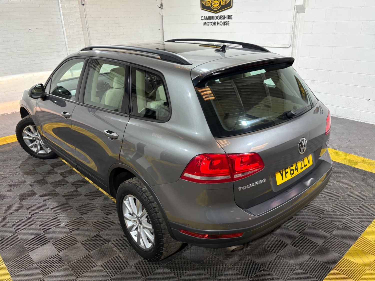 Used Volkswagen Touareg 2015 for sale - 76839744: Photo 14