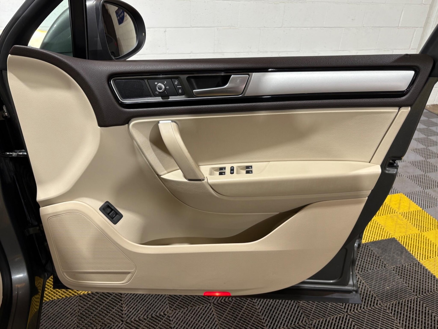 Used Volkswagen Touareg 2015 for sale - 76839744: Photo 50