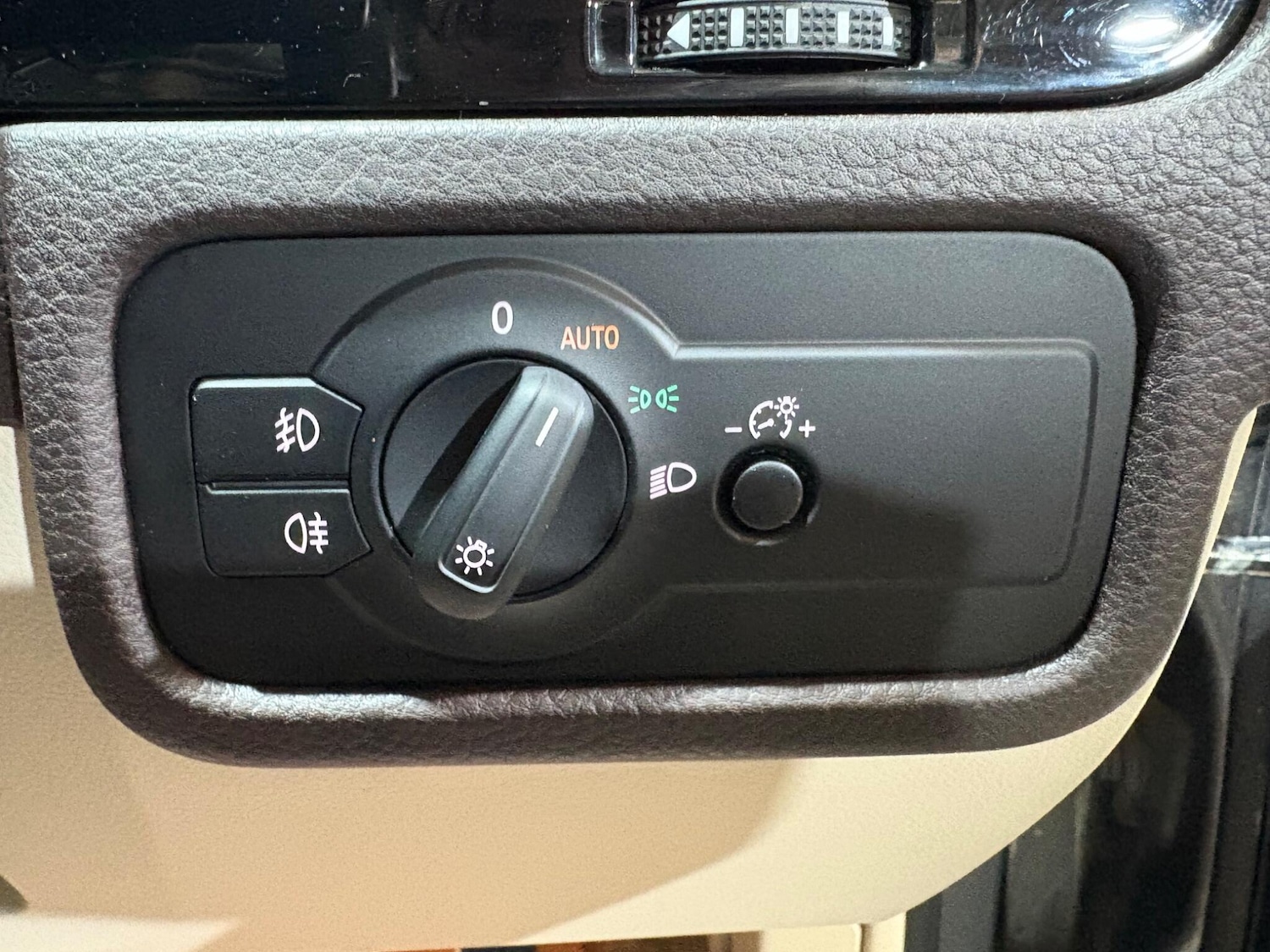 Used Volkswagen Touareg 2015 for sale - 76839744: Photo 65