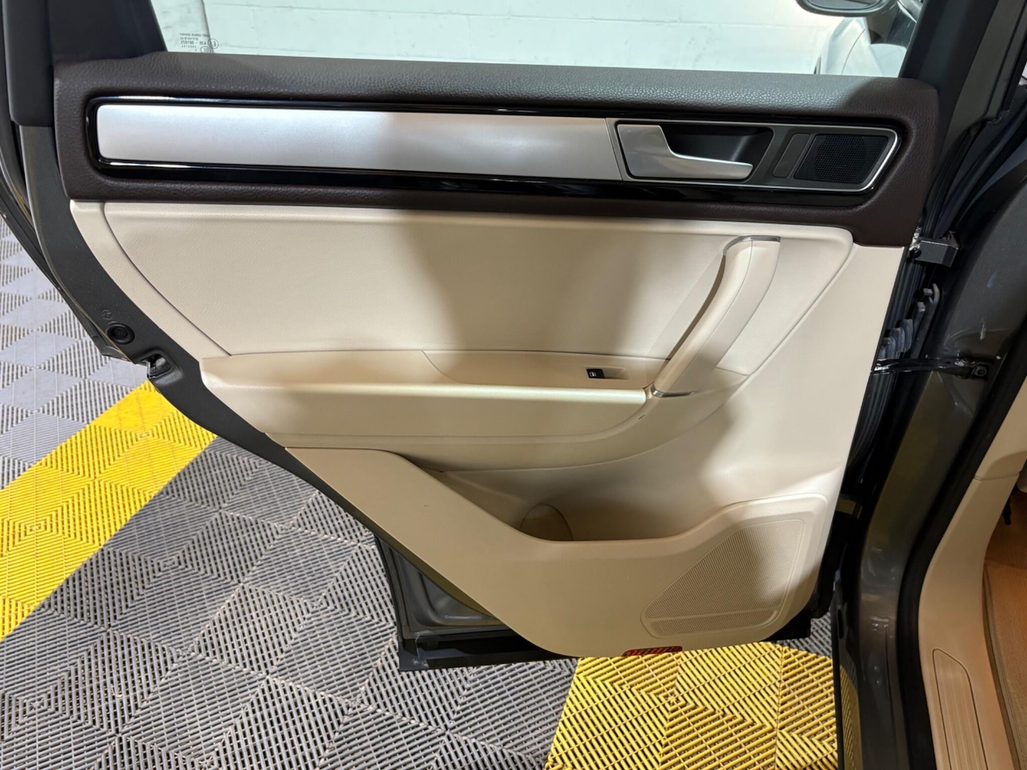 Used Volkswagen Touareg 2015 for sale - 76839744: Photo 68