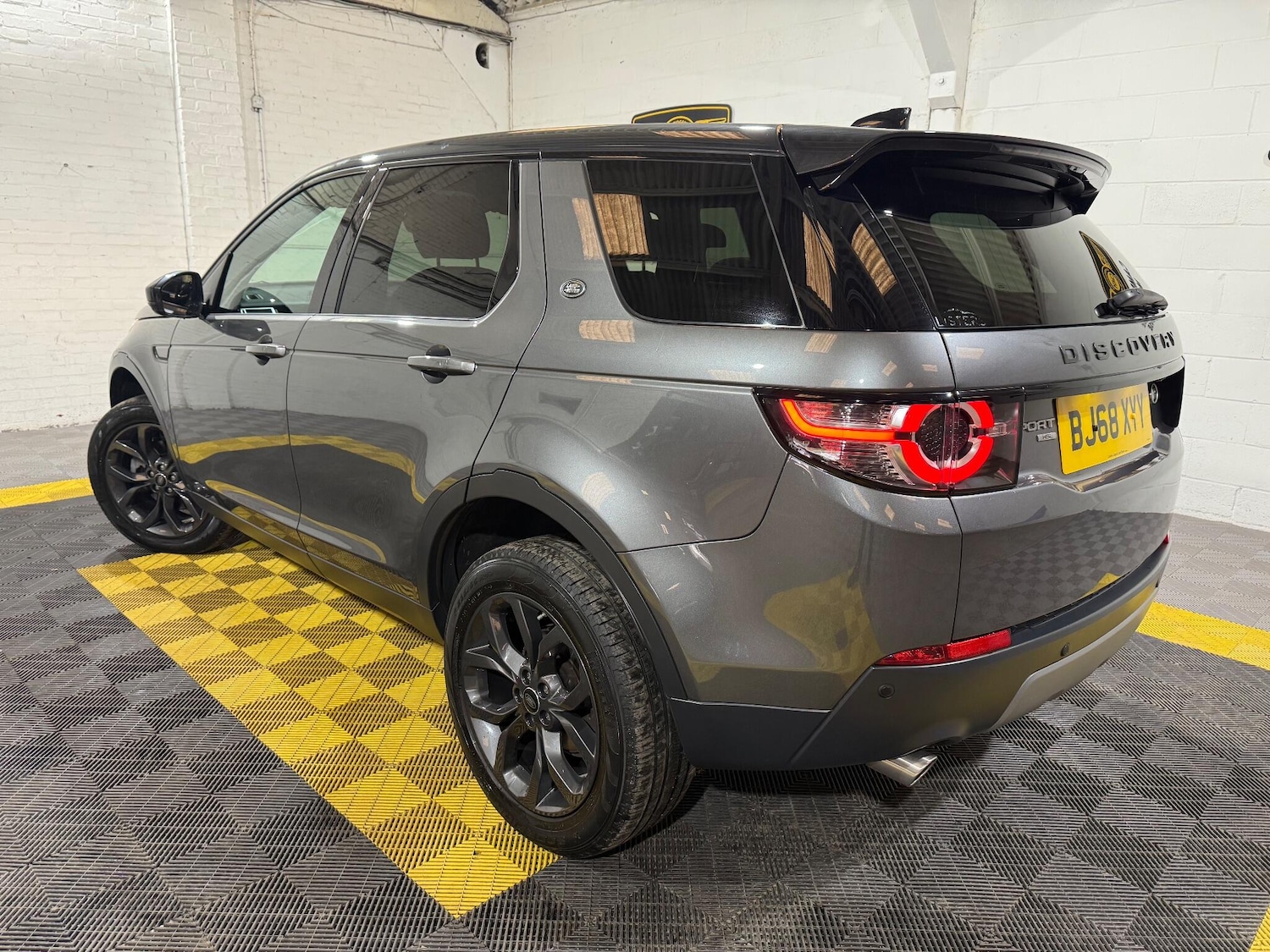 Used Land Rover Discovery Sport 2018 for sale - 76307872: Photo 2
