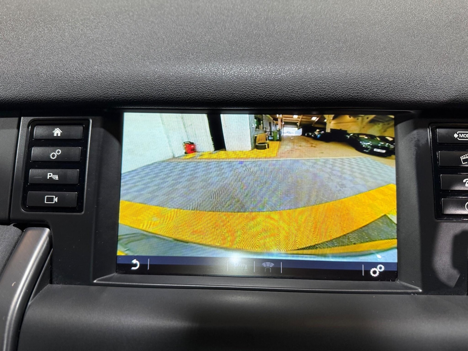 Used Land Rover Discovery Sport 2018 for sale - 76307872: Photo 3