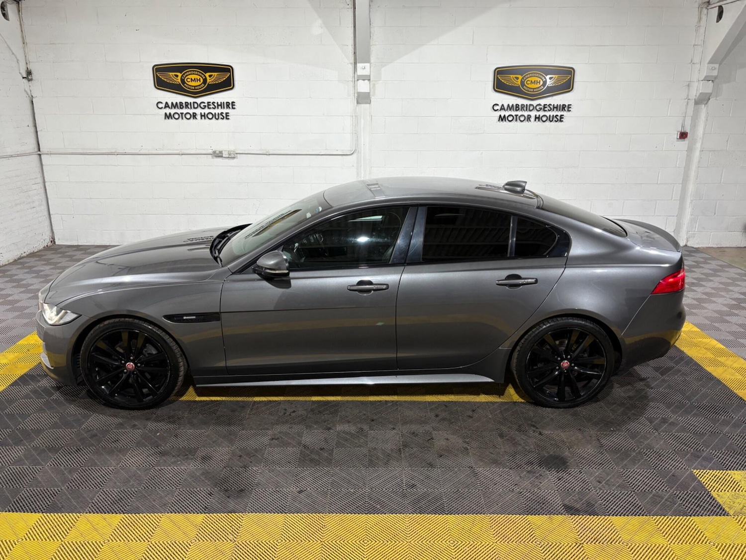 Used Jaguar XE 2017 for sale - 76657105: Photo 11