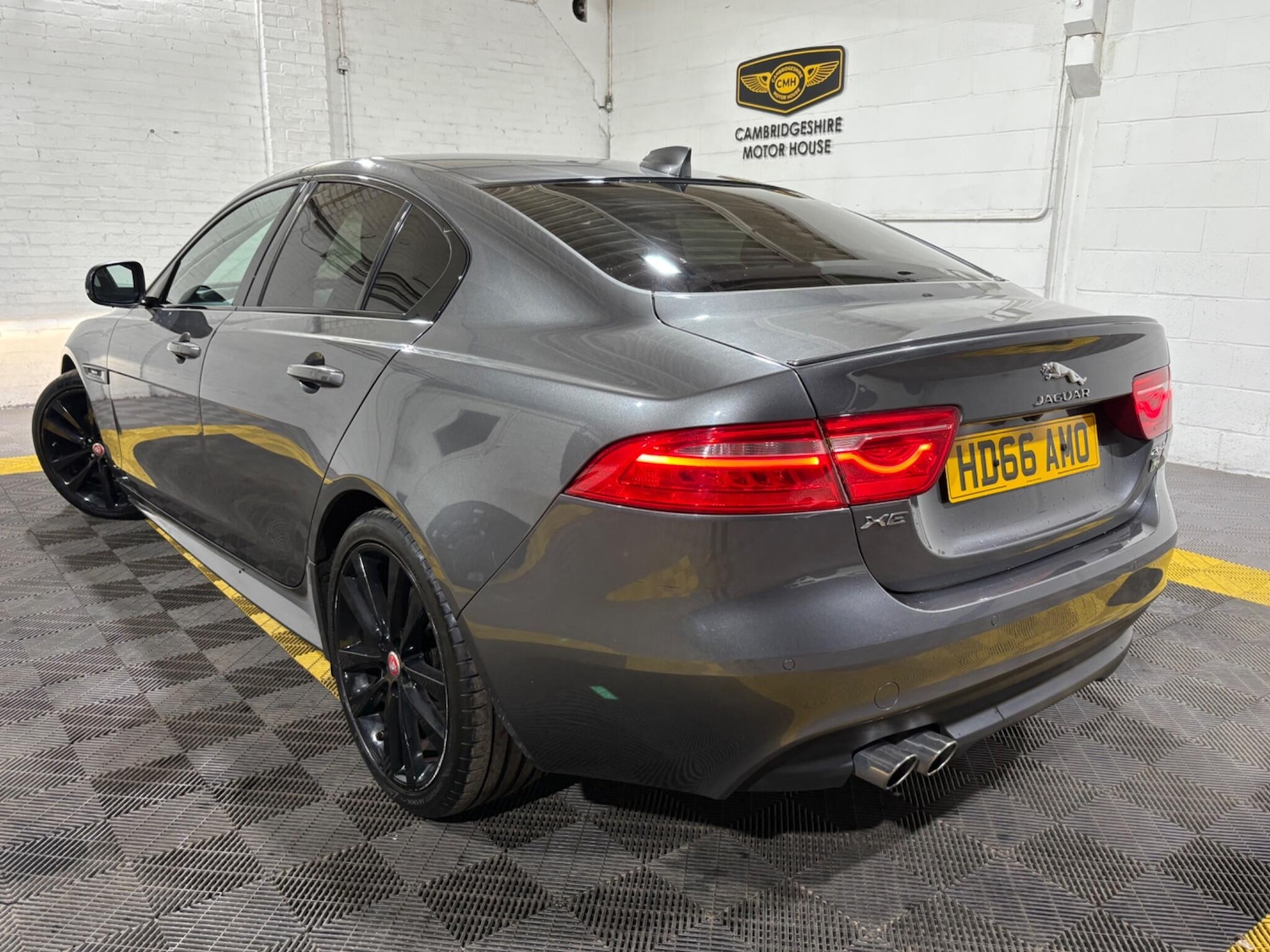 Used Jaguar XE 2017 for sale - 76657105: Photo 3