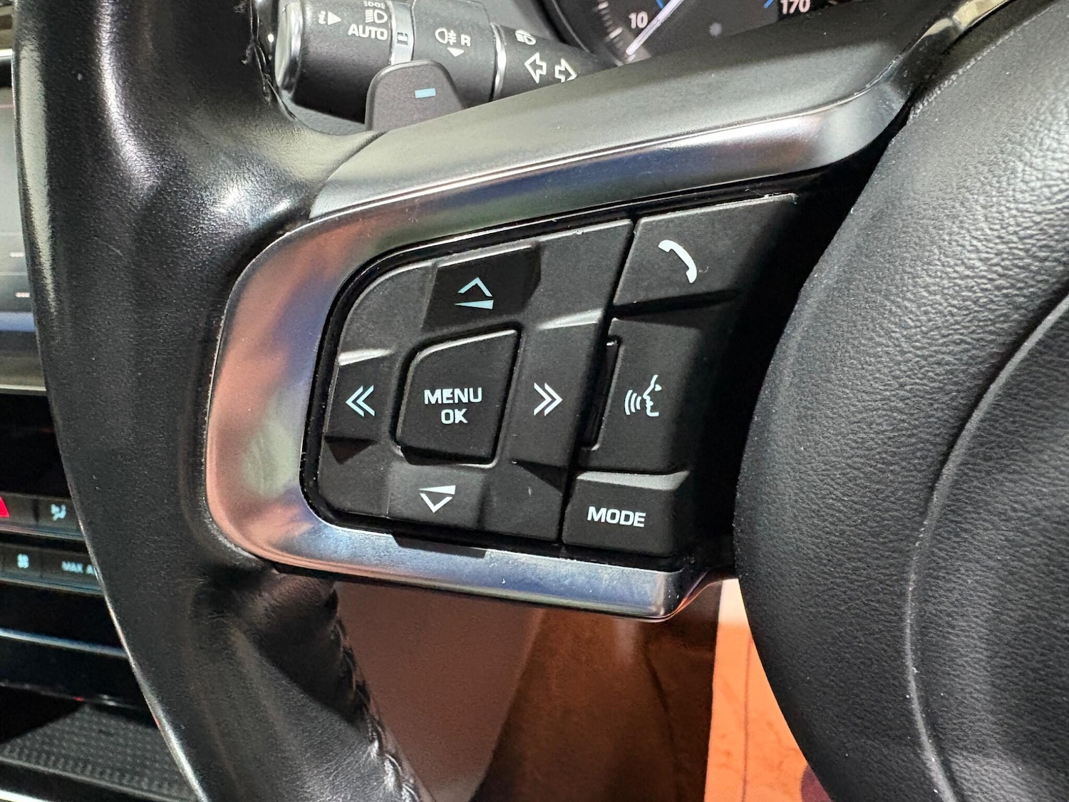 Used Jaguar XE 2017 for sale - 76657105: Photo 31