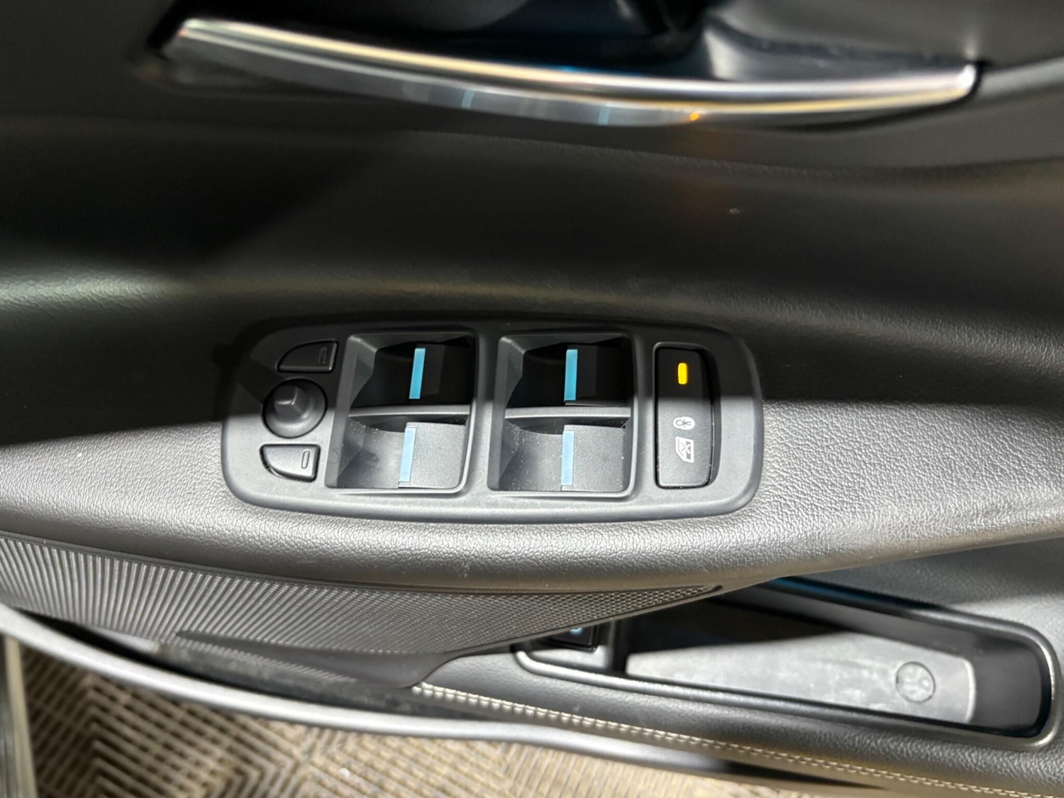 Used Jaguar XE 2017 for sale - 76657105: Photo 40