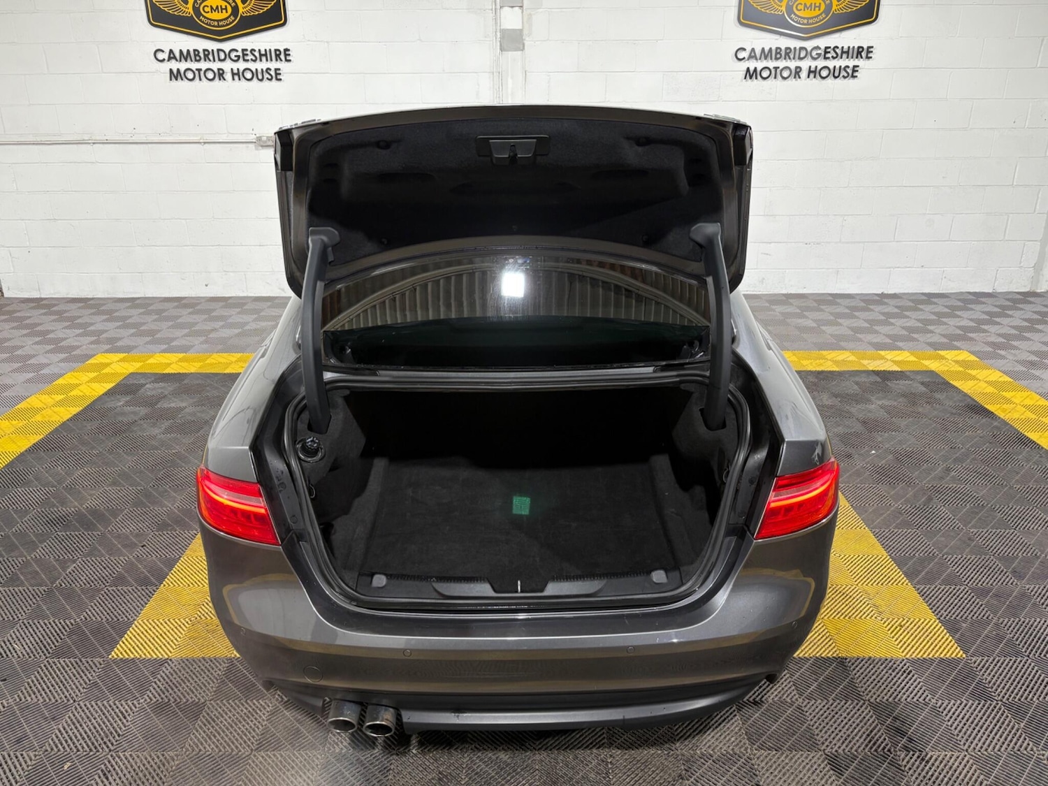 Used Jaguar XE 2017 for sale - 76657105: Photo 48