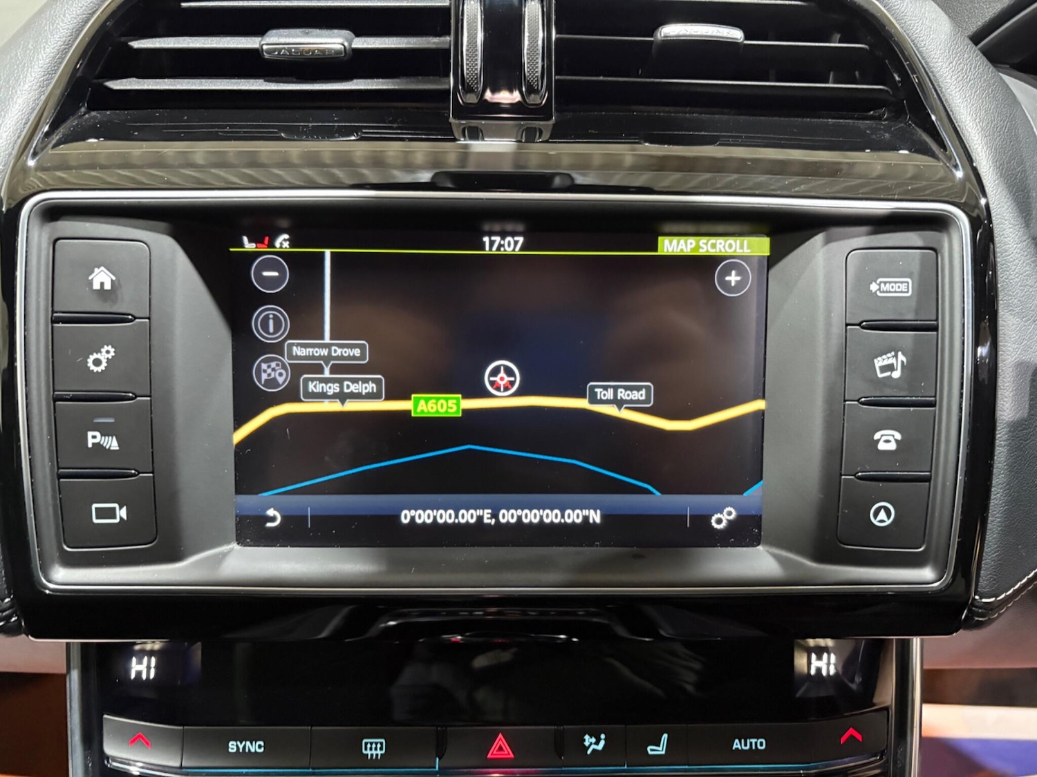 Used Jaguar XE 2017 for sale - 76657105: Photo 6