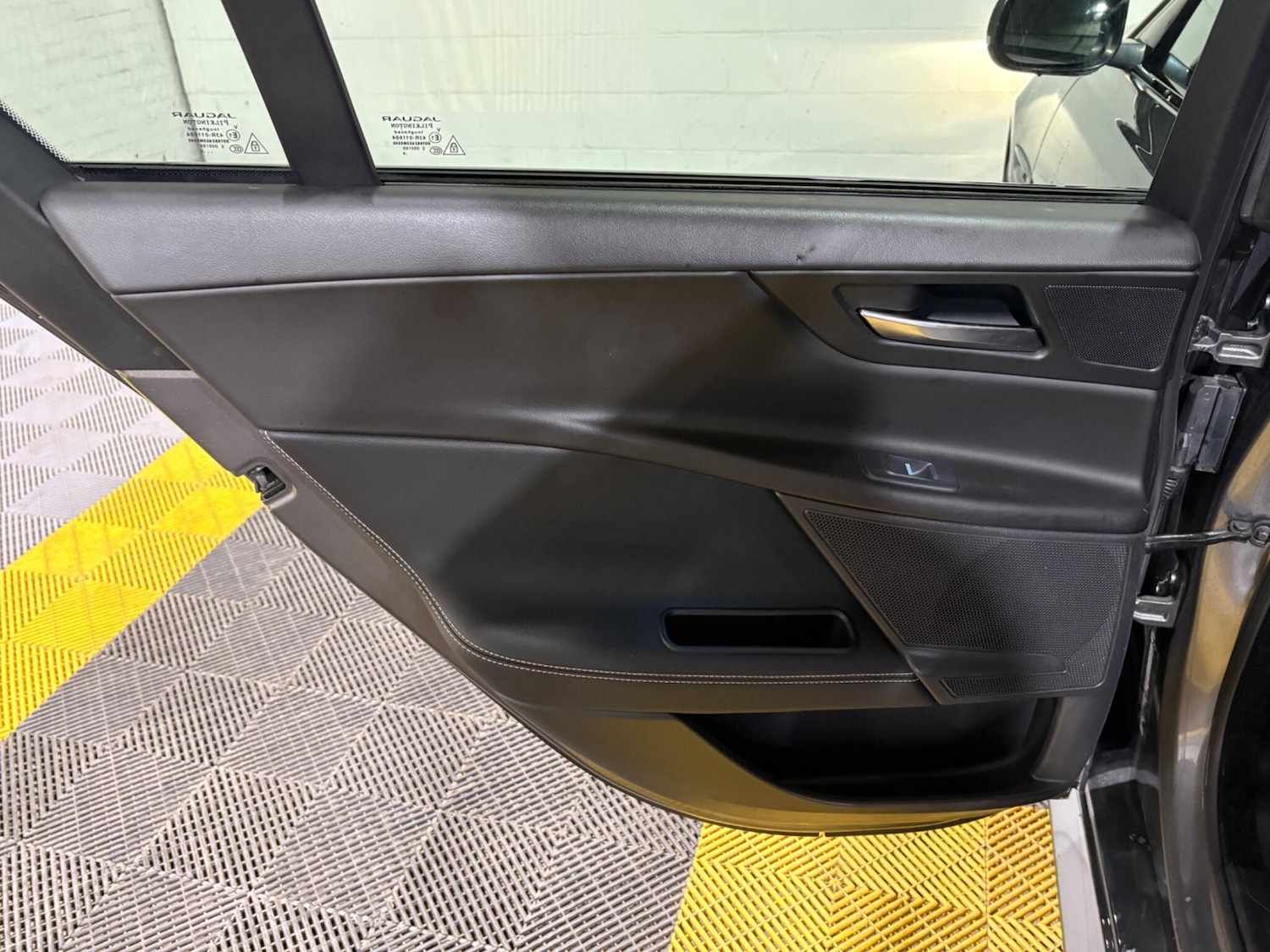 Used Jaguar XE 2017 for sale - 76657105: Photo 60