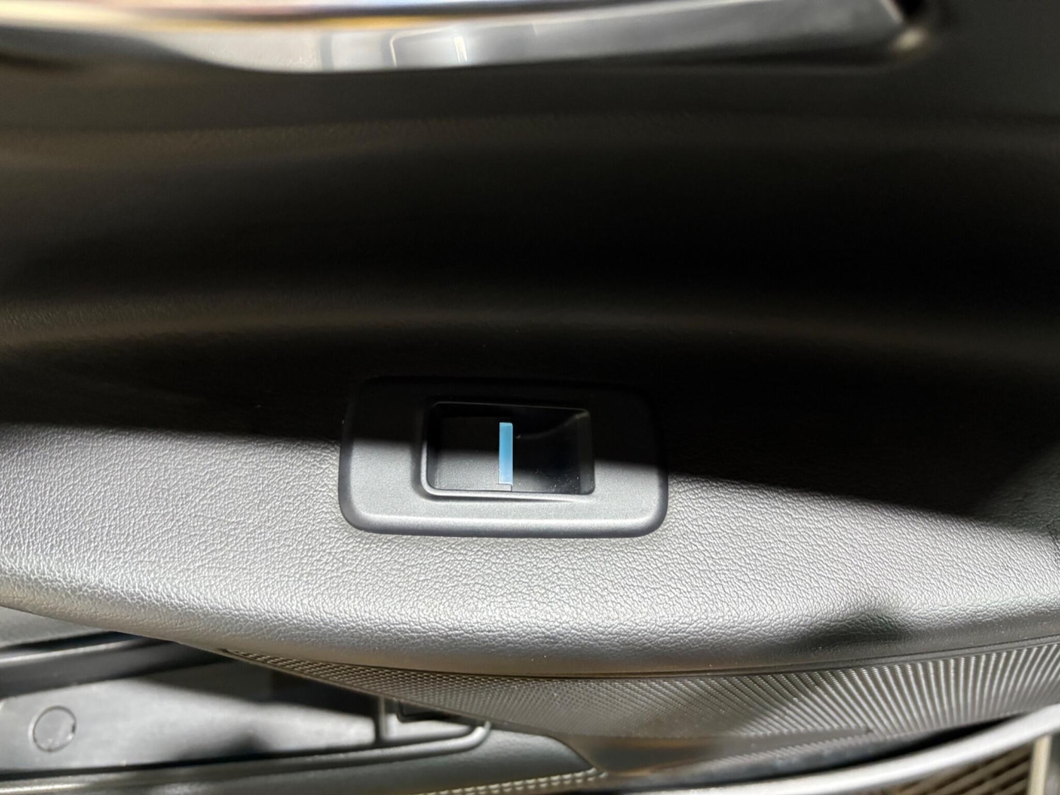 Used Jaguar XE 2017 for sale - 76657105: Photo 69