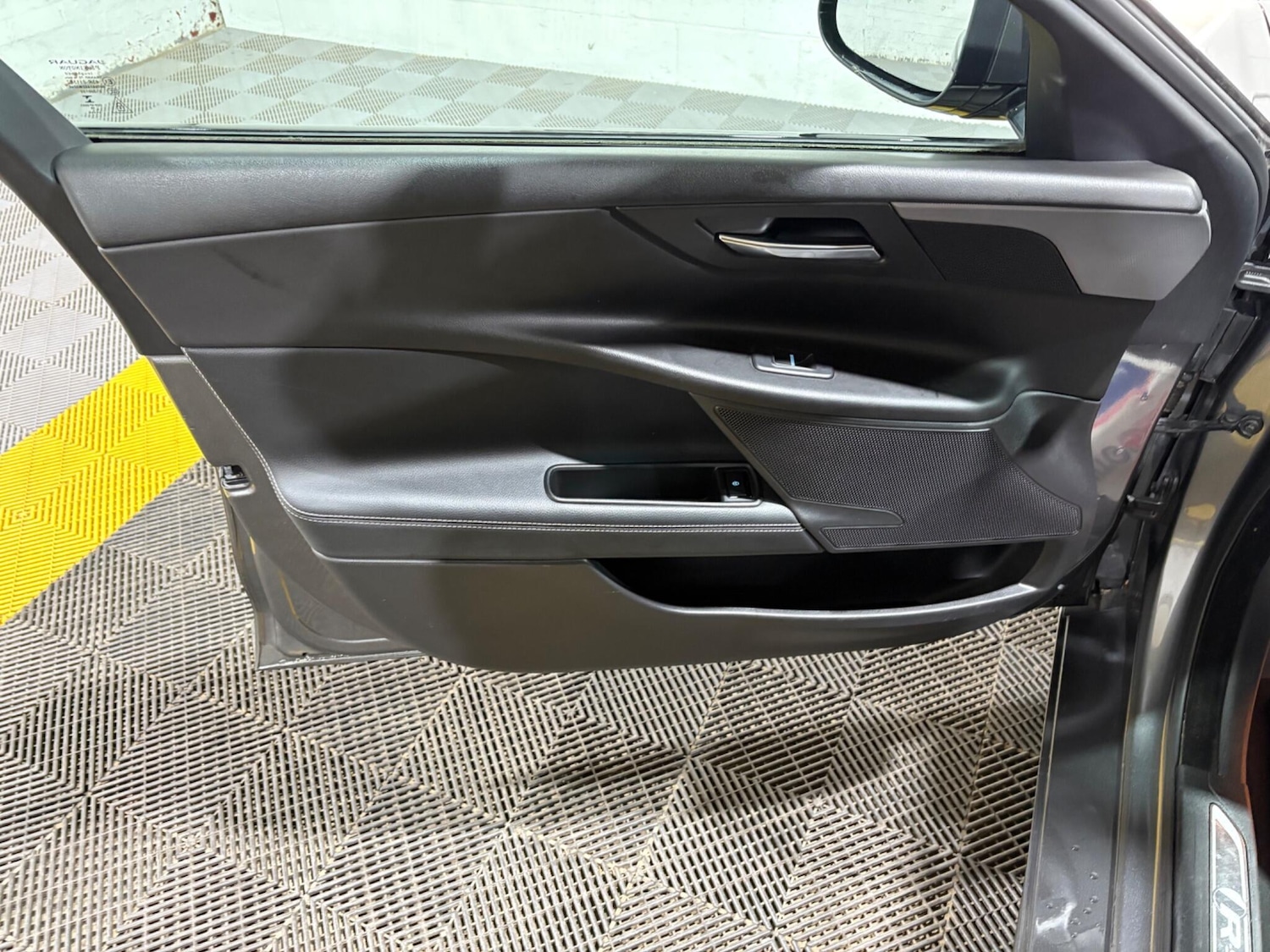 Used Jaguar XE 2017 for sale - 76657105: Photo 70