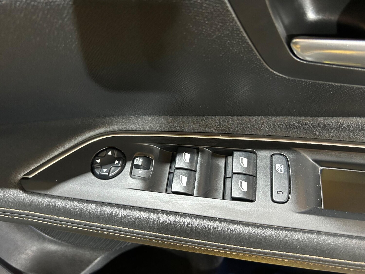 Used Peugeot 3008 2019 for sale - 76122313: Photo 40