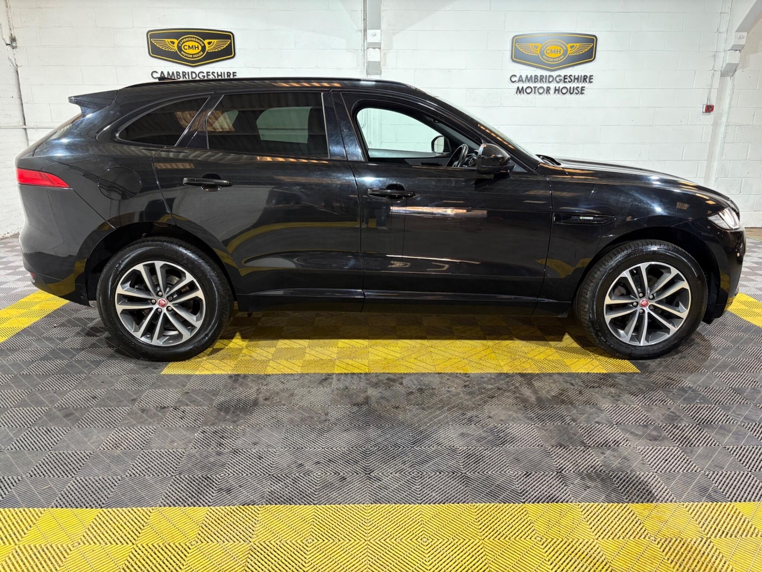 Used Jaguar F-Pace 2017 for sale - 76976759: Photo 14