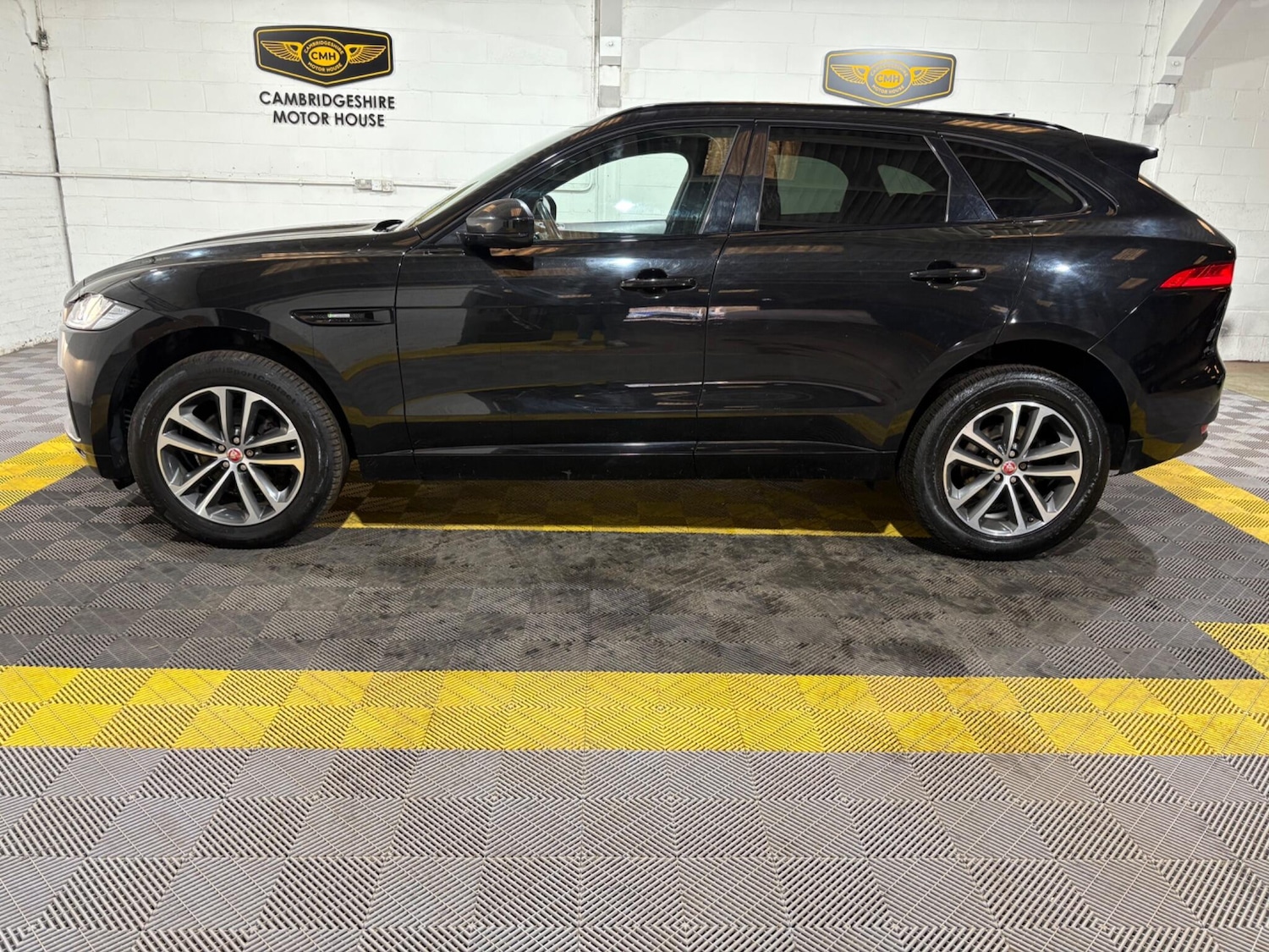 Used Jaguar F-Pace 2017 for sale - 76976759: Photo 17