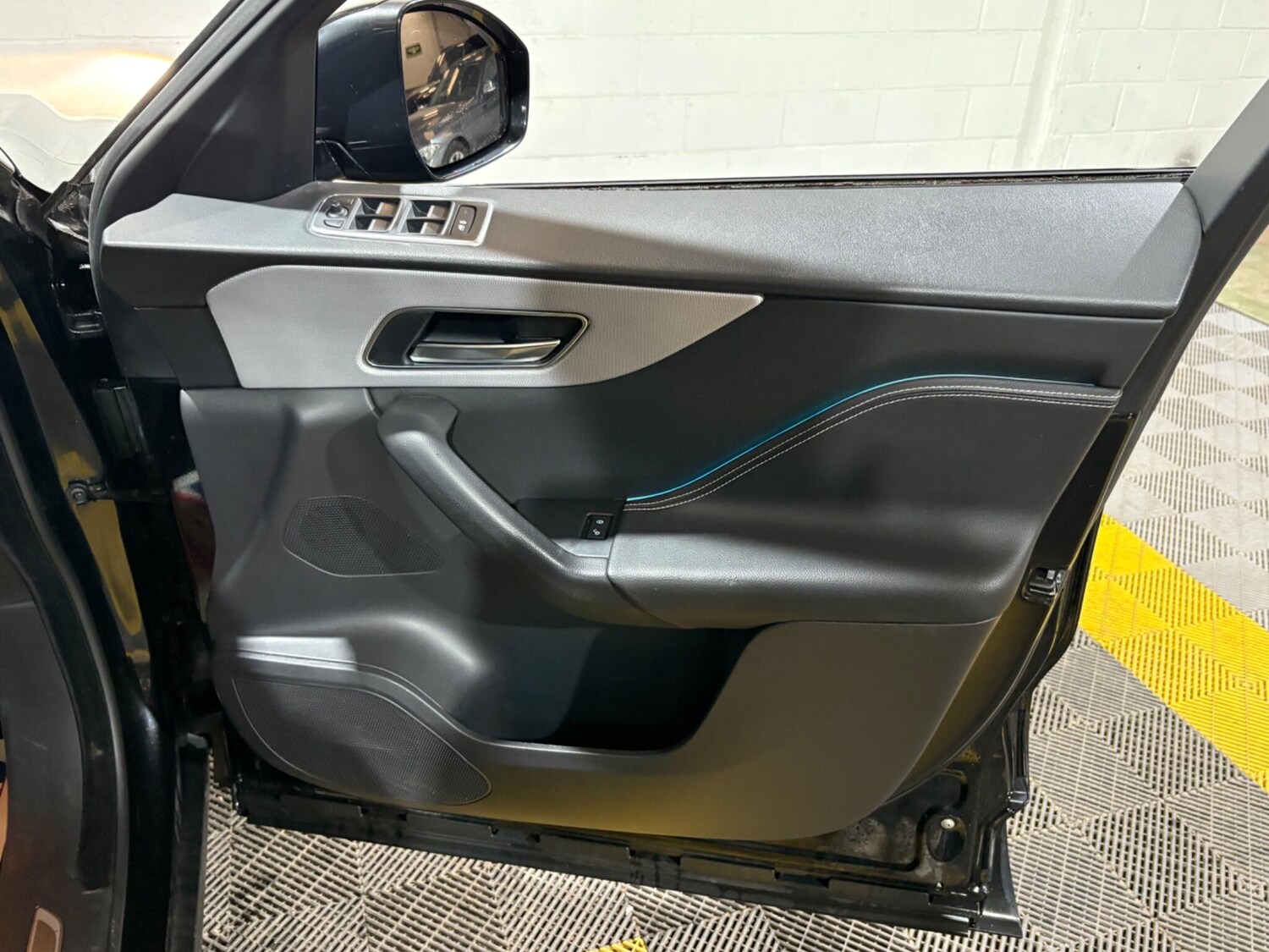 Used Jaguar F-Pace 2017 for sale - 76976759: Photo 40