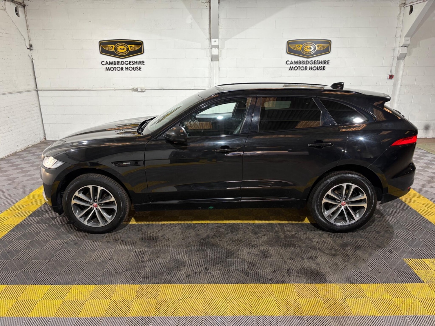Used Jaguar F-Pace 2017 for sale - 76976759: Photo 42