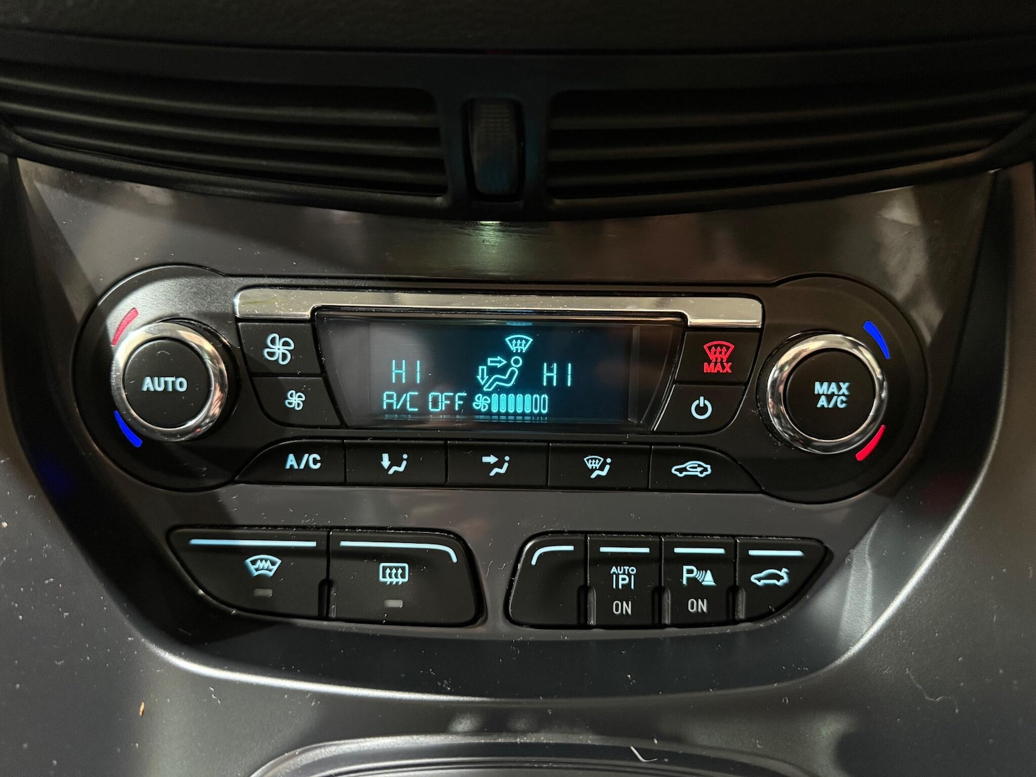 Used Ford Kuga 2014 for sale - 76137832: Photo 16