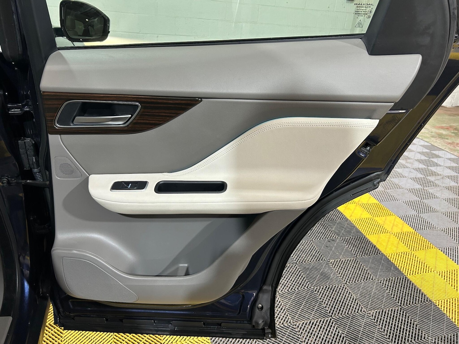 Used Jaguar F-Pace 2016 for sale - 76753050: Photo 46