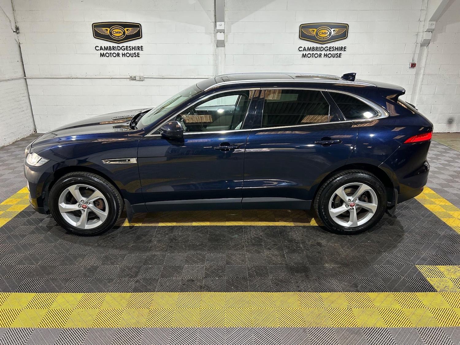 Used Jaguar F-Pace 2016 for sale - 76753050: Photo 76