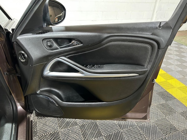Used Vauxhall Zafira Tourer 2017 for sale - 76084149: Photo 34