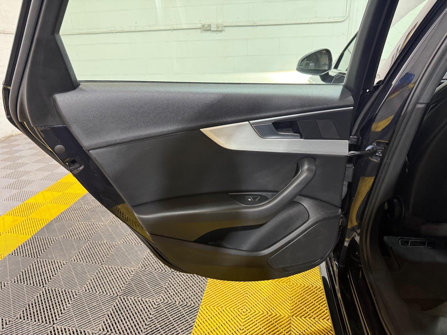 Used Audi A4 Avant 2017 for sale - 76270188: Photo 53