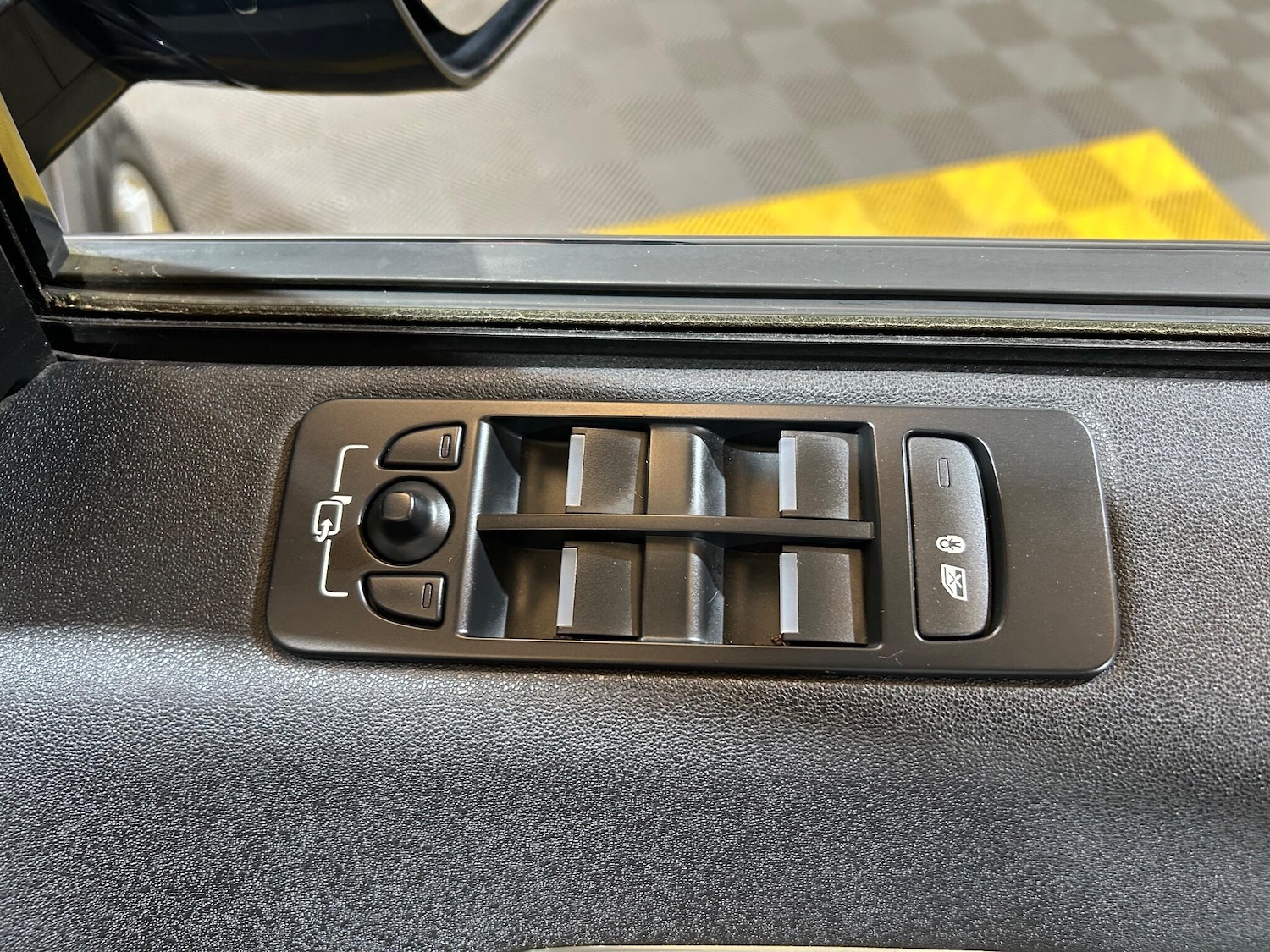 Used Land Rover Discovery Sport 2016 for sale - 76991719: Photo 51