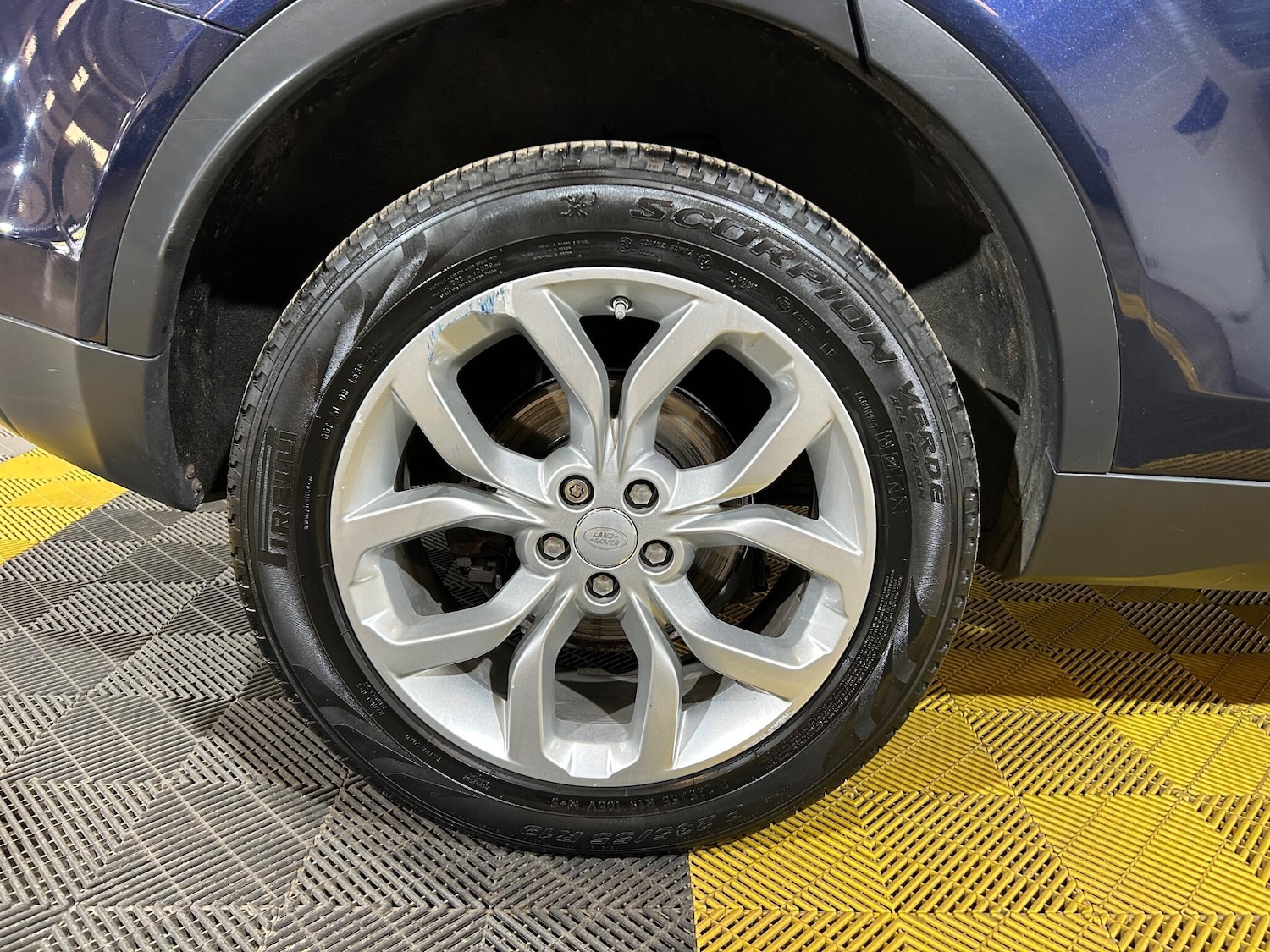 Used Land Rover Discovery Sport 2016 for sale - 76991719: Photo 87