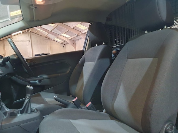 Used Ford Fiesta Van 2016 for sale - 74382797: Photo 5