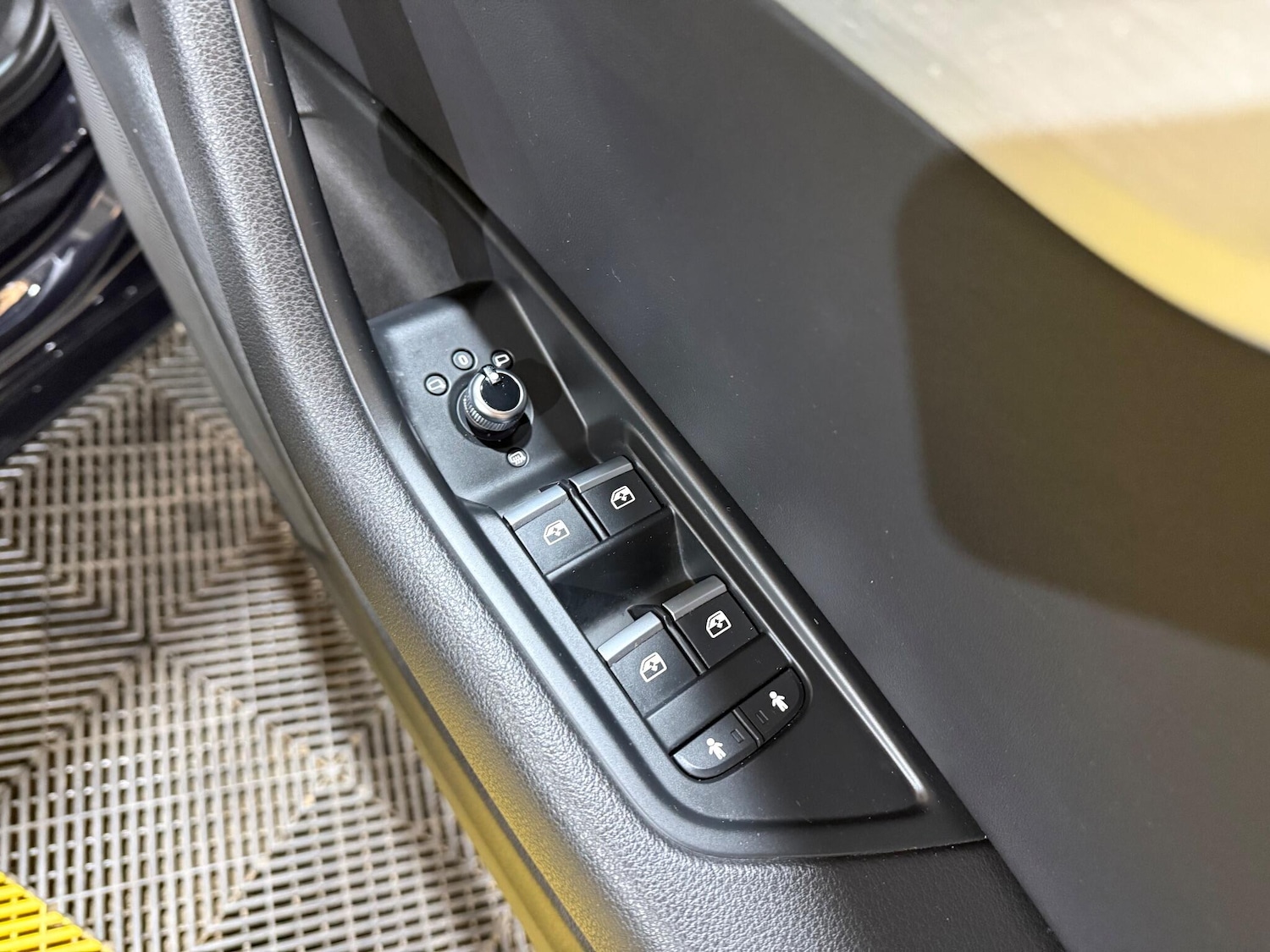 Used Audi A4 2017 for sale - 76989570: Photo 42